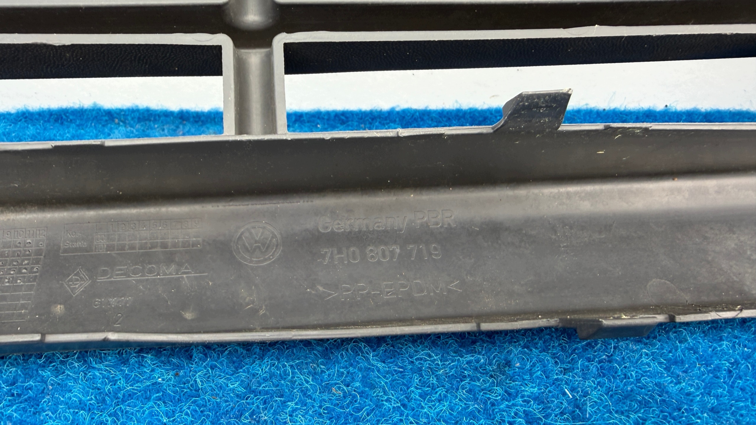 VW TRANSPORTER T5 grid of a bumper central front 03-09 ROK KP14/E1