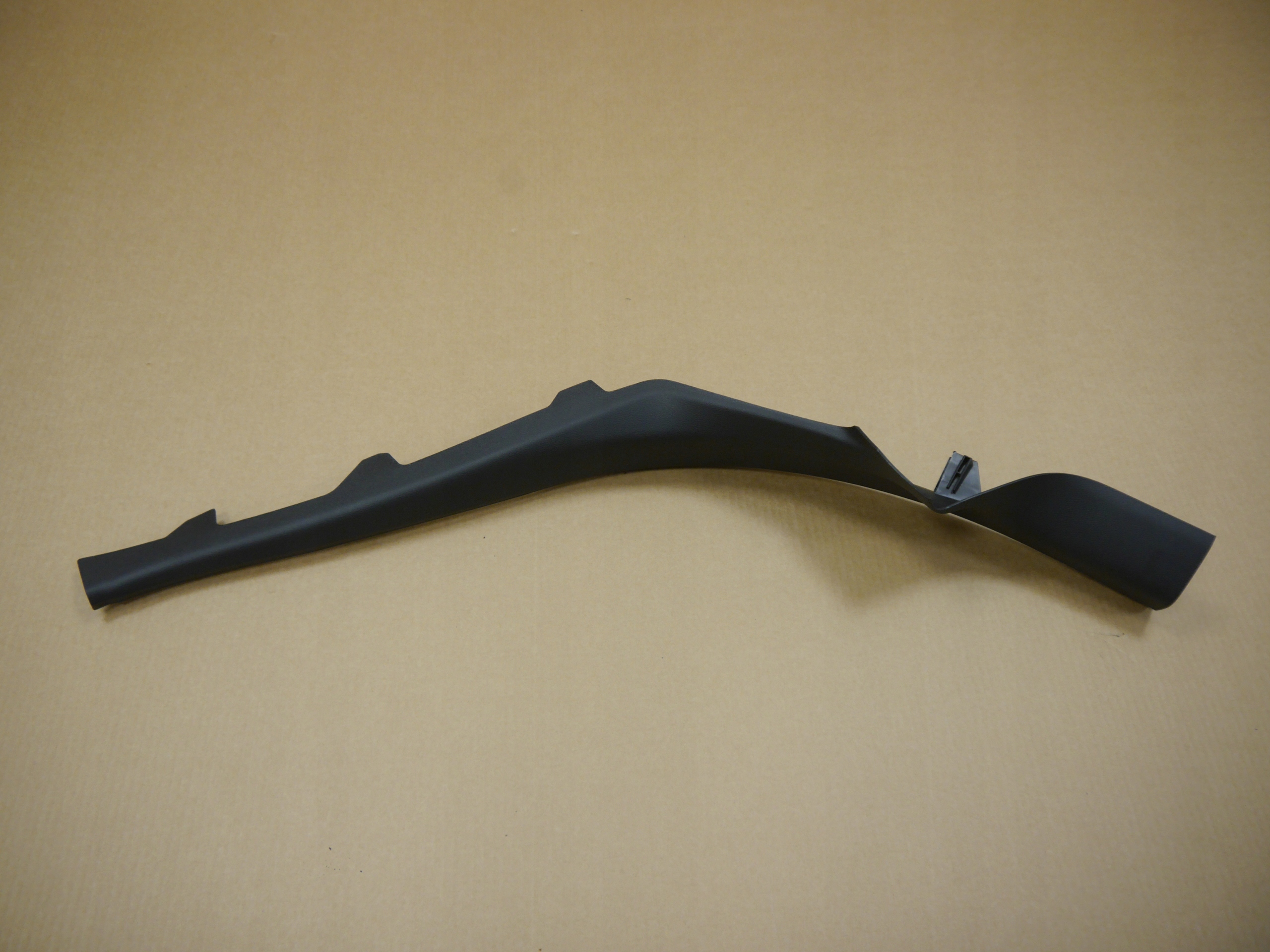 AUDI A4 B9 крышка стойки 8W0867768A