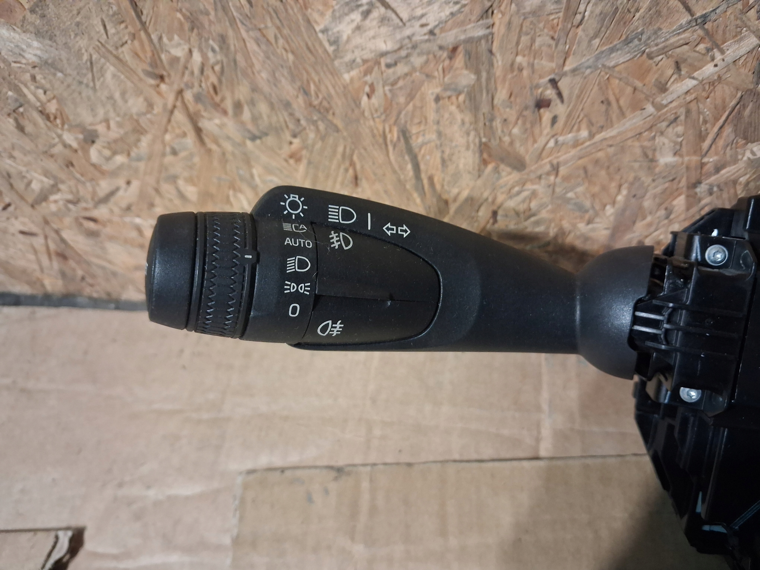 steering wheel levers and controls control ring VOLVO XC40 32275368