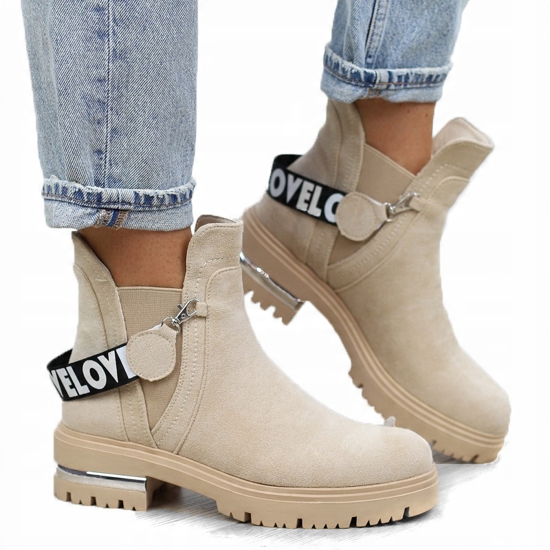 

Beżowe botki damskie zamsz gumka napisy NC1282 r39