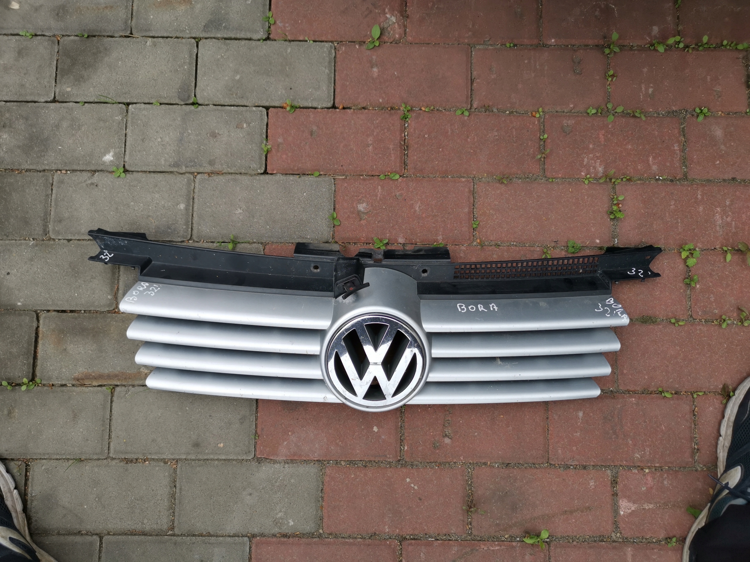 GRILL ATRAPA GRIL VW GOLF IV BORA SREBRNY