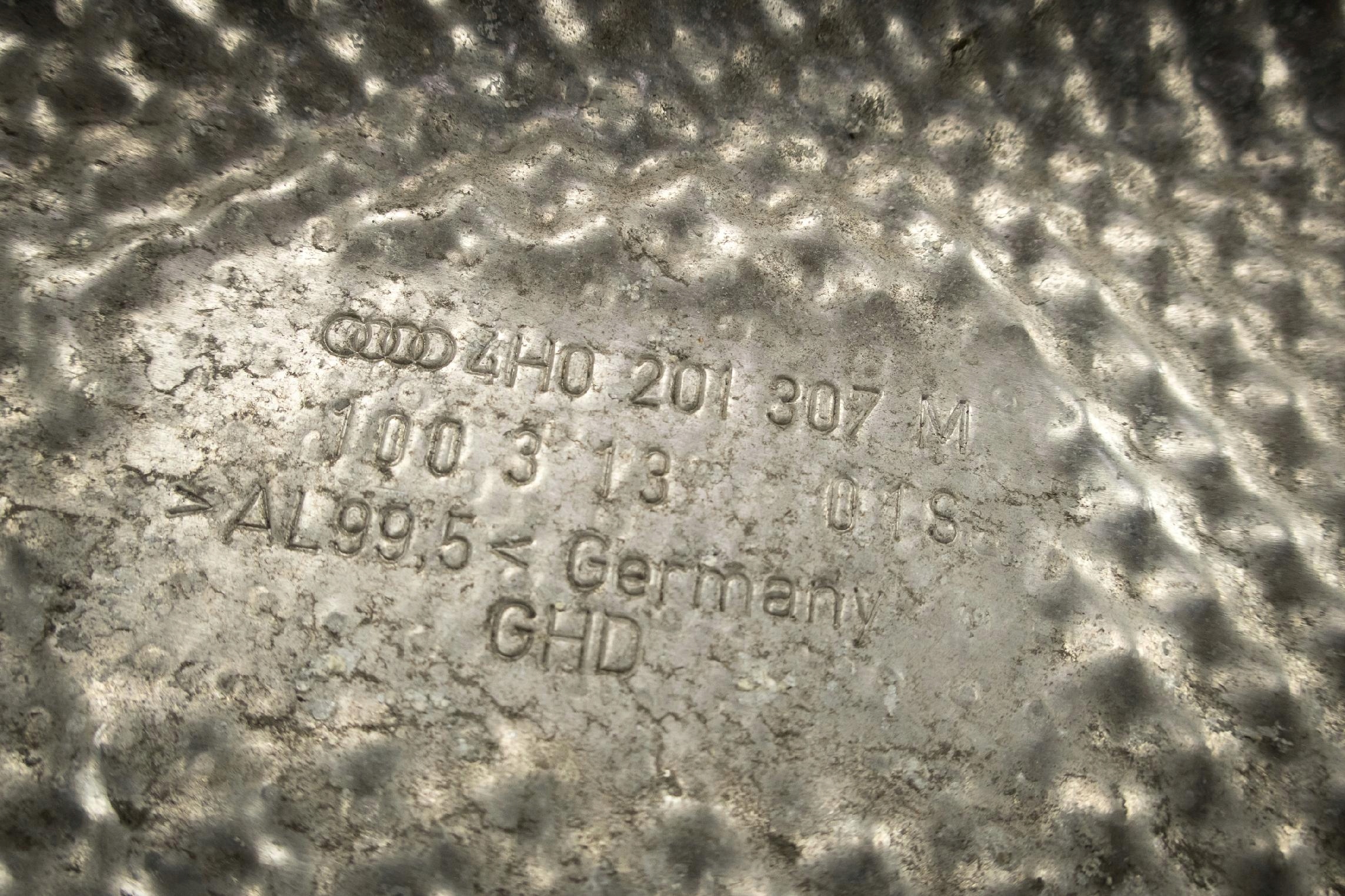 Blende Abdeckung termiczna Behälter des Kraftstoffsbehälters A8 4H 4H0201307M