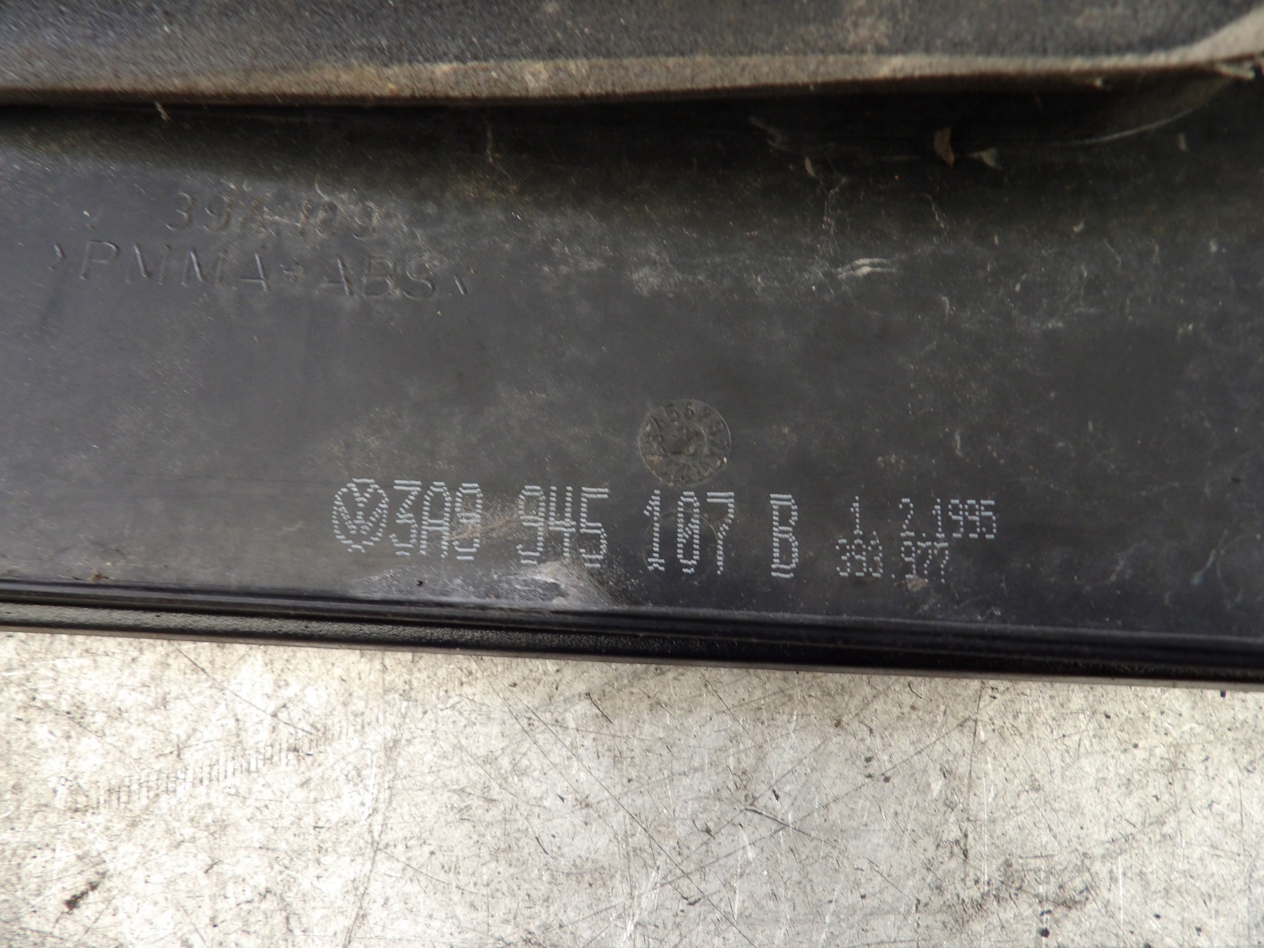VW Passat B4 light rear left trunk door kombi 3A9945107B