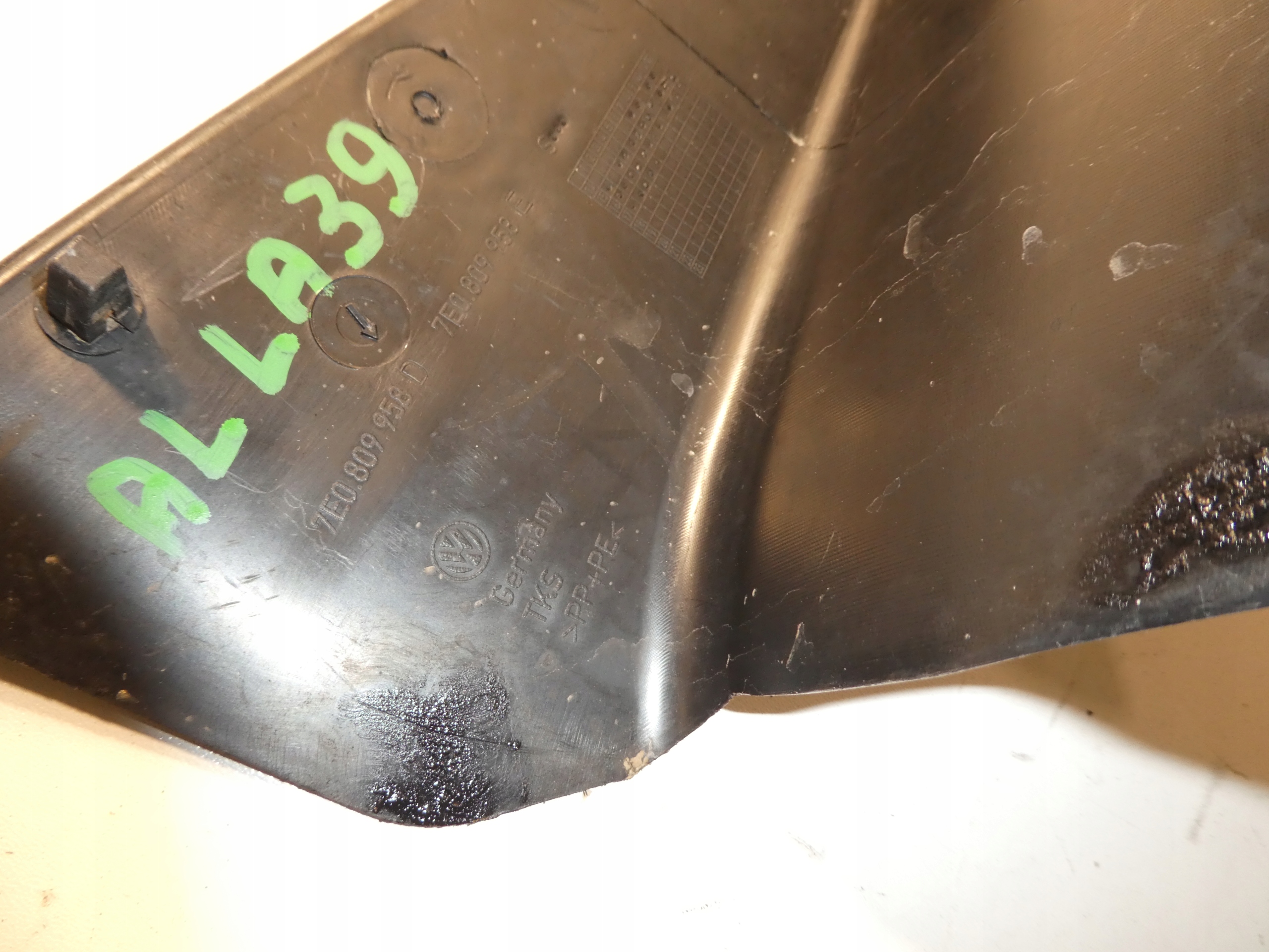VW T6 7E0 mudguard right front 7E0809958E