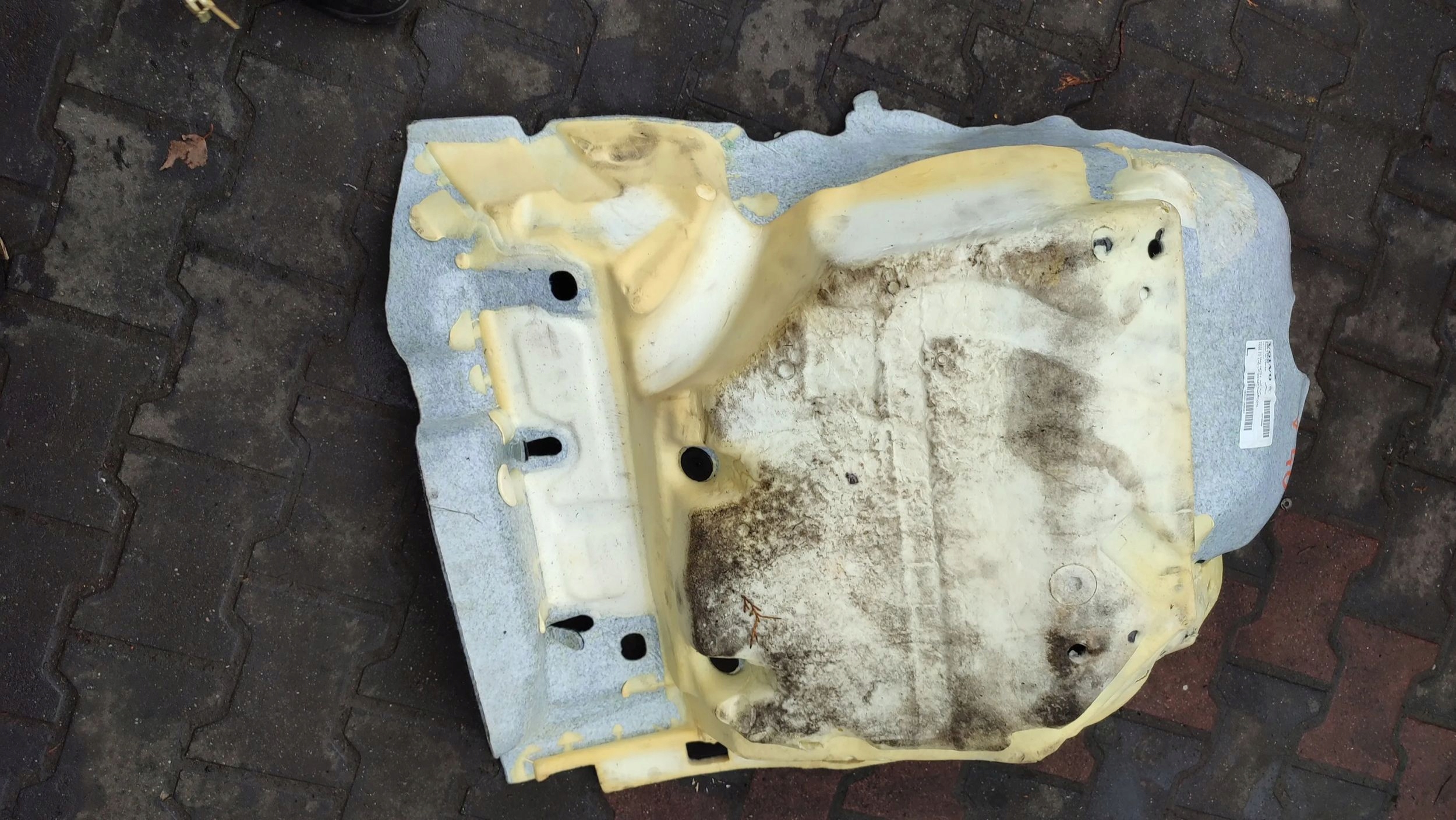 Volvo V40 2018 front side left mats