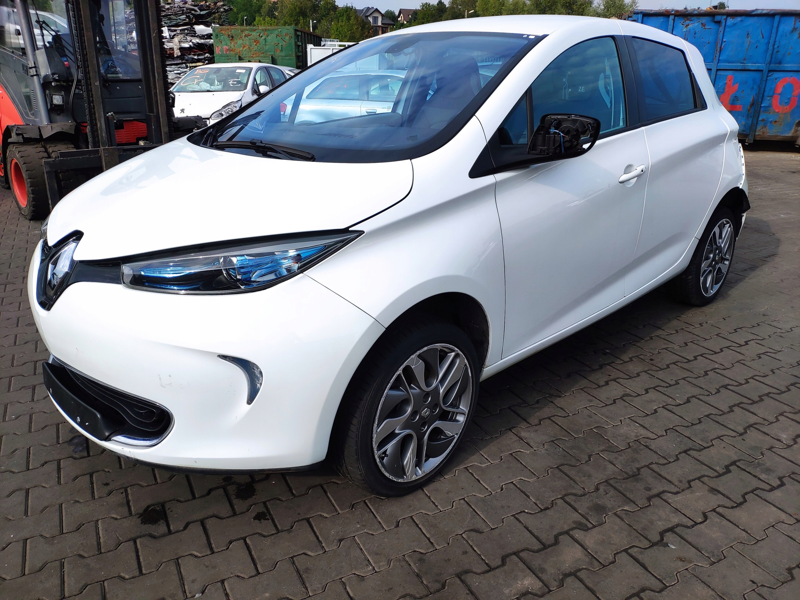 RENAULT ZOE front body quarter left
