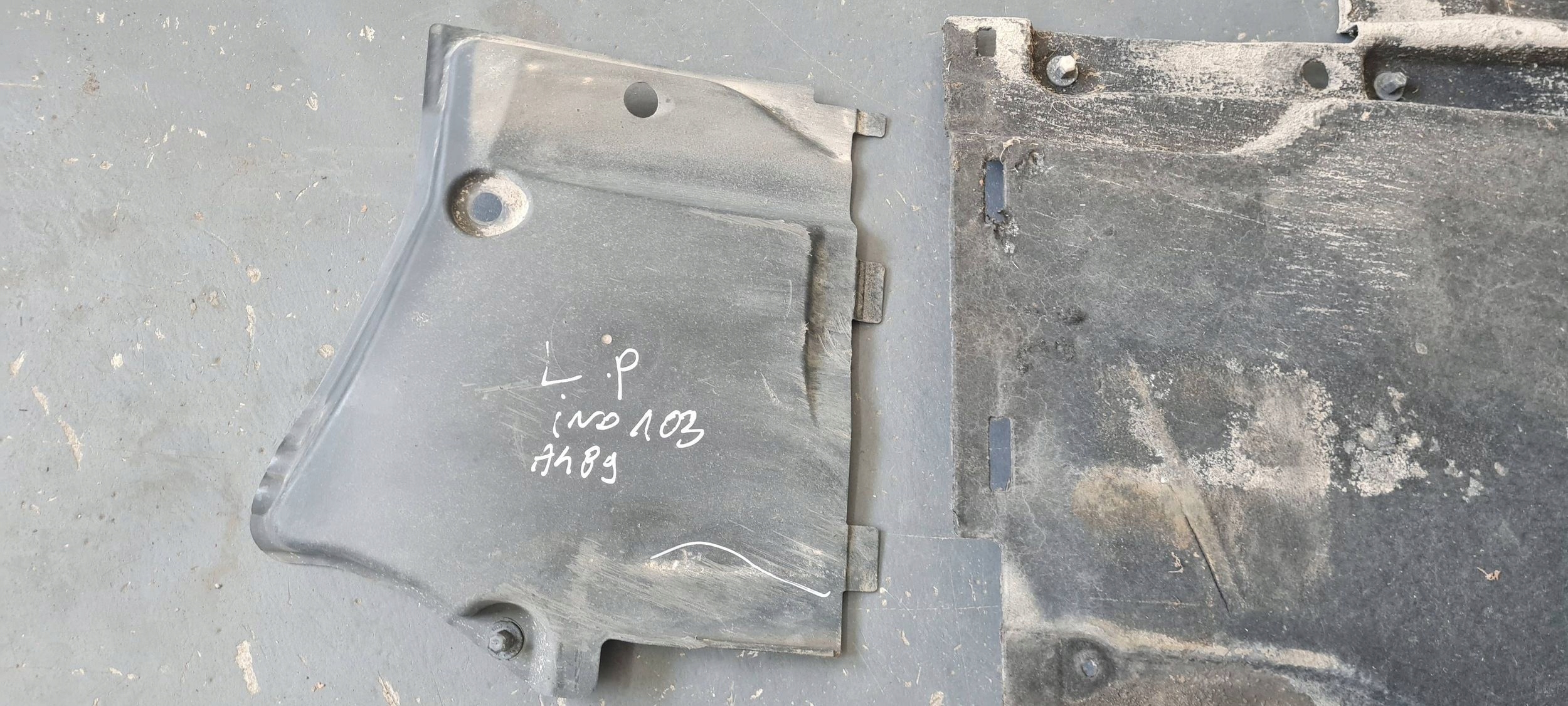 A4 B9 8W cover chassis left PRZECIWBLOTOWA 8W0825207A