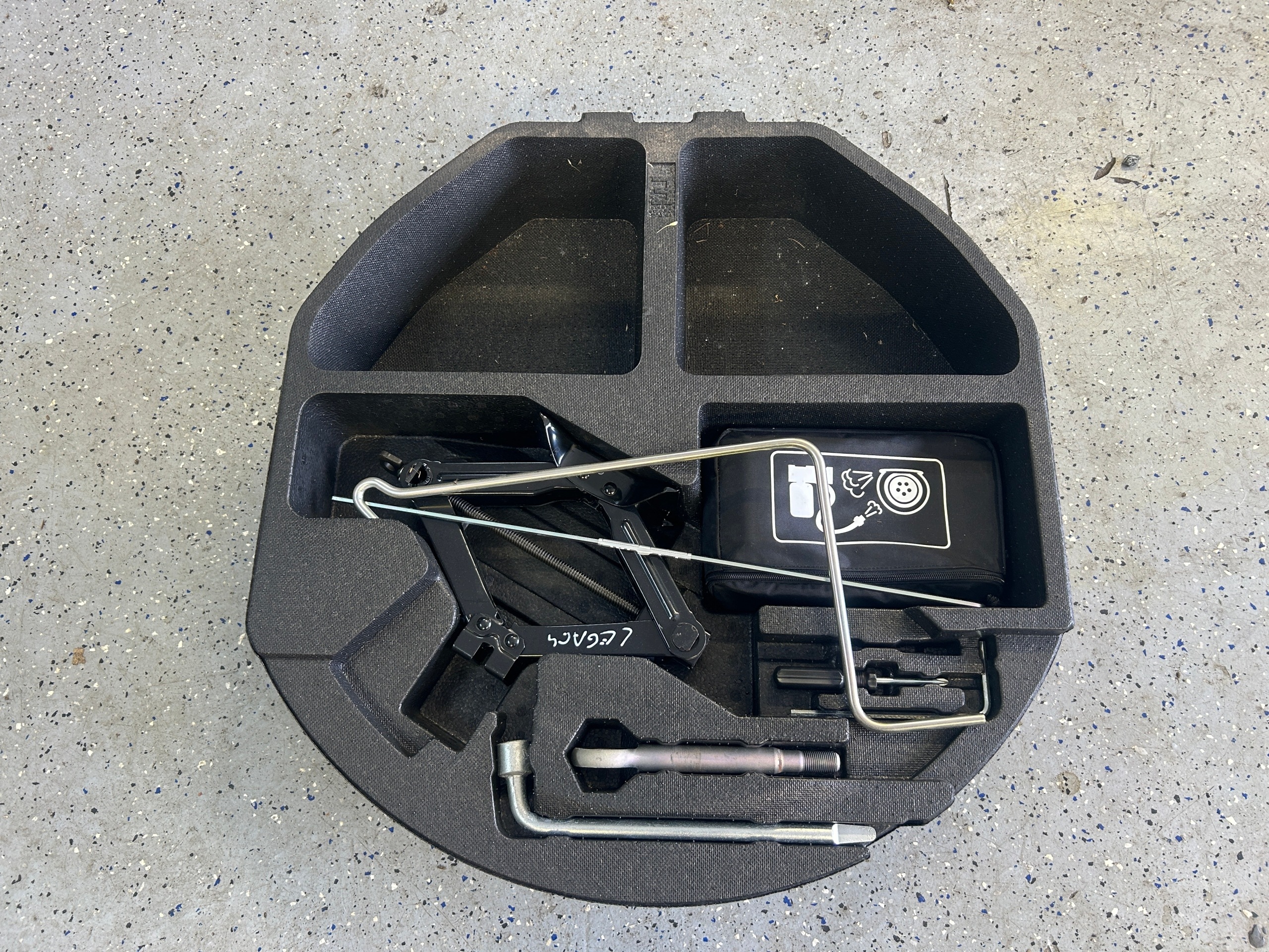 SUBARU LEGACY V insert roues de la roue de secours levier de vitesse