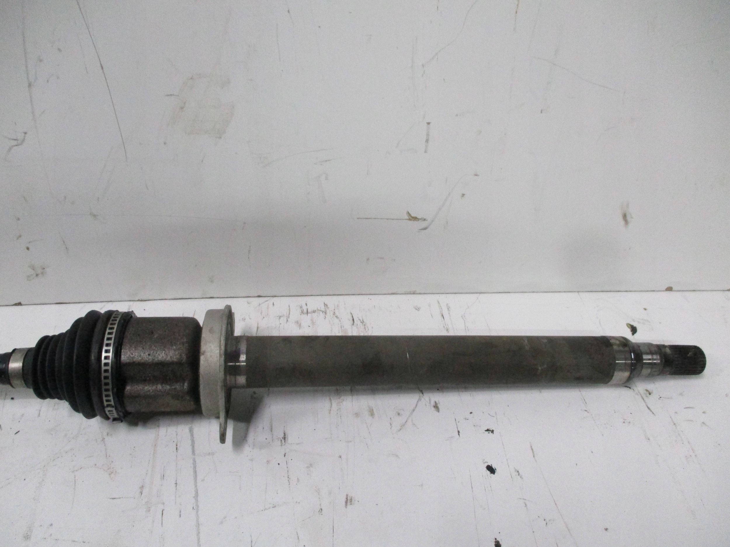 semi-axis front front right VOLVO V60 II 24R 2,0i P31437452