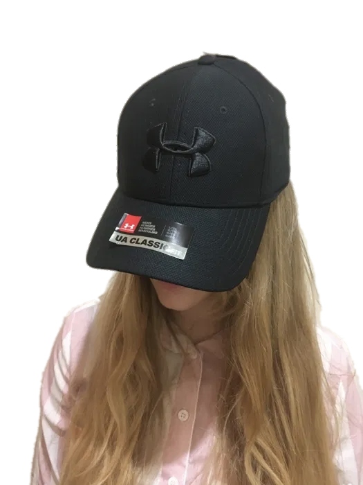 

Under Armour czapka z daszkiem + mini kamera