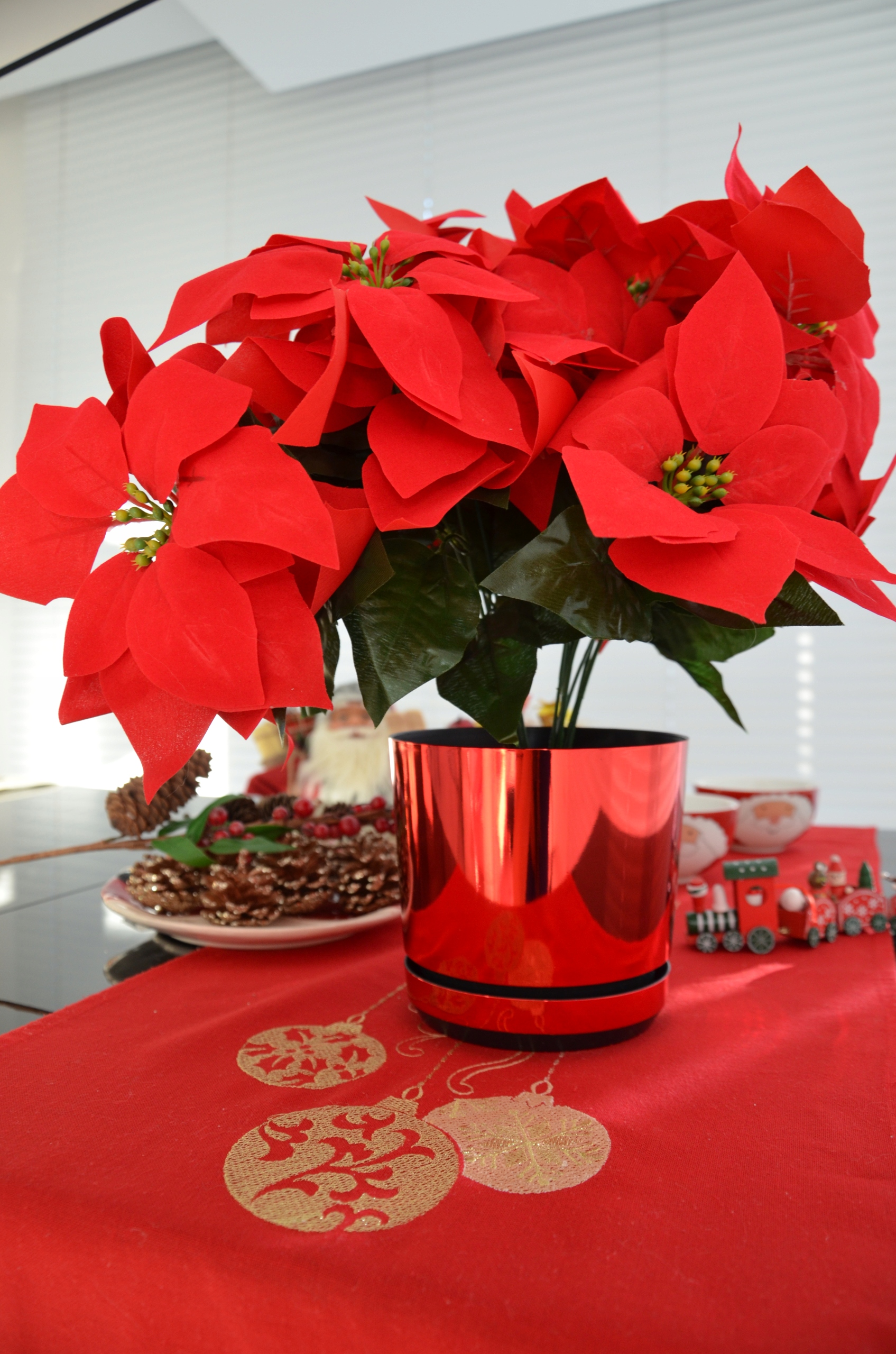 Doniczka16 czerwona błyszcząca z połyskiem osłonka