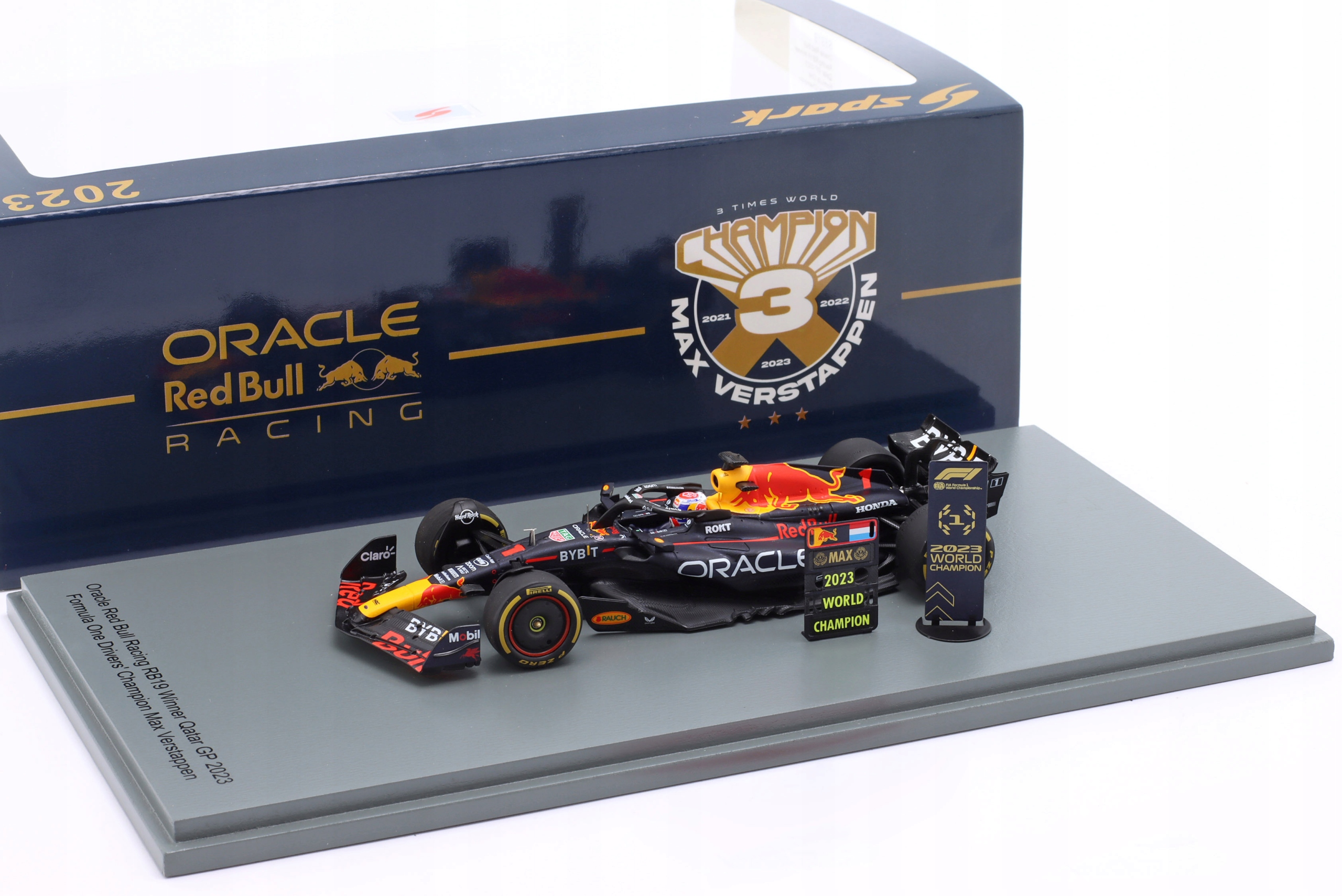 Spark Red Bull RB19 #1 M.Verstappen Vítěz F1 Katar Gp 2023 W Champion 1:43