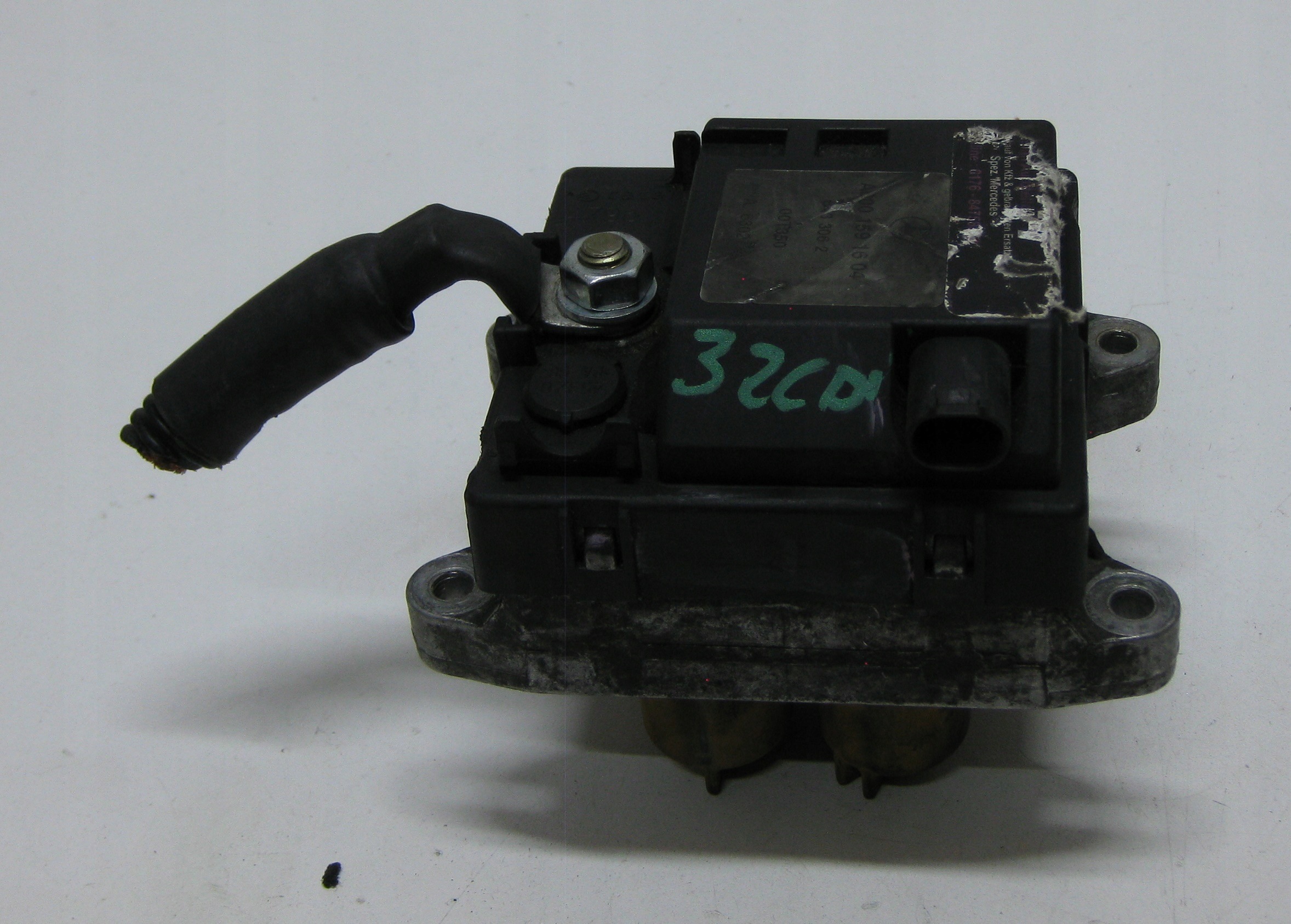 MERCEDES W220 grijač vode A0001591604