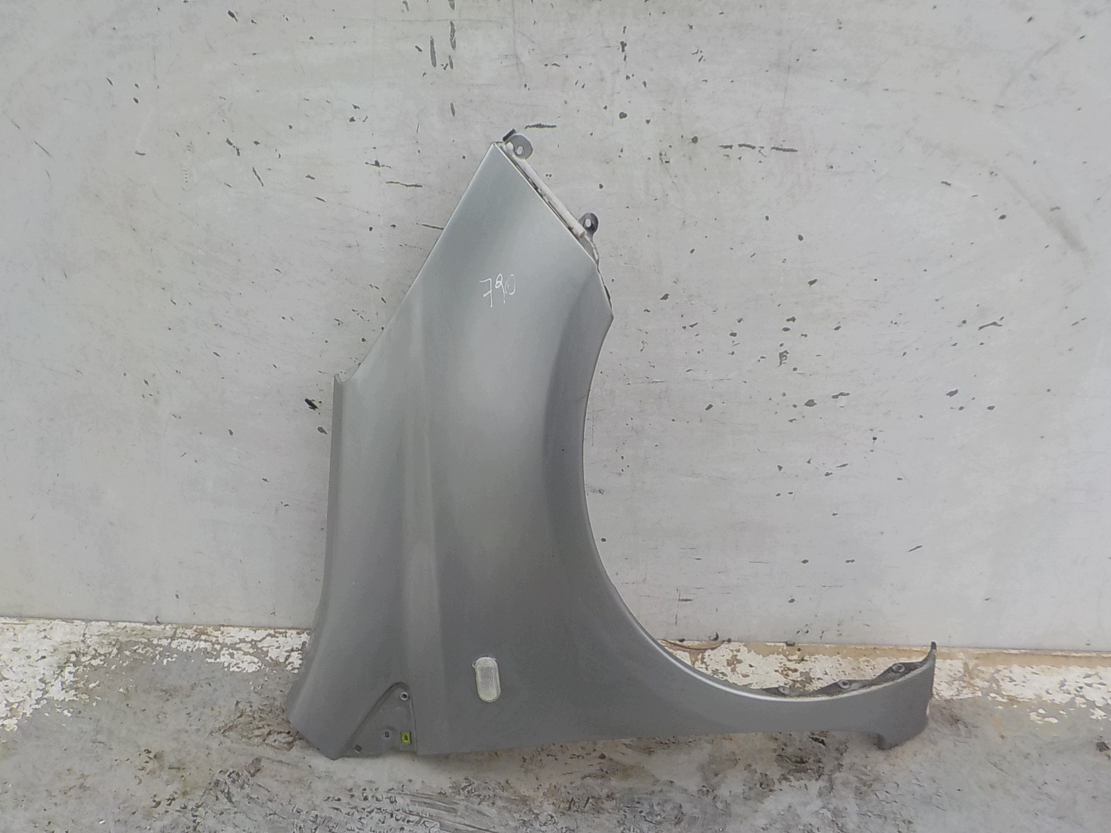 790 NISSAN NOTE and E11 fender right front front