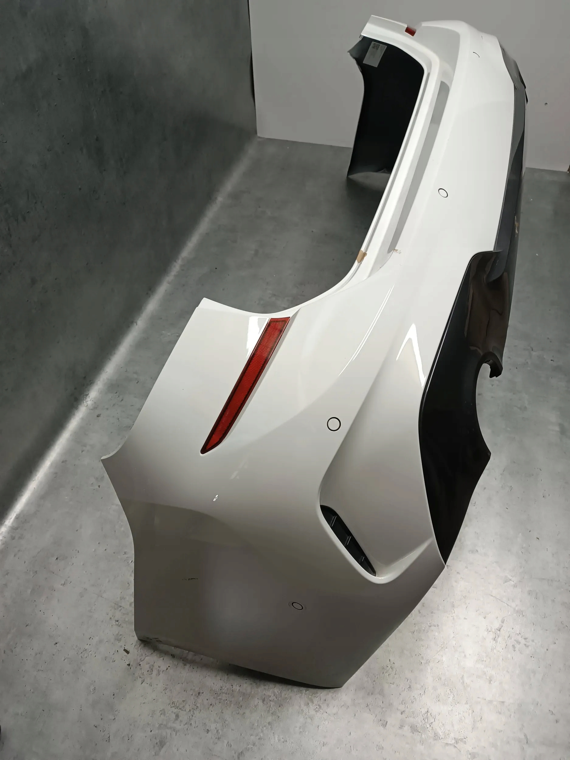 BMW 3 G21 ZDERZAK TYŁ KOL.A300 Strona zabudowy tył