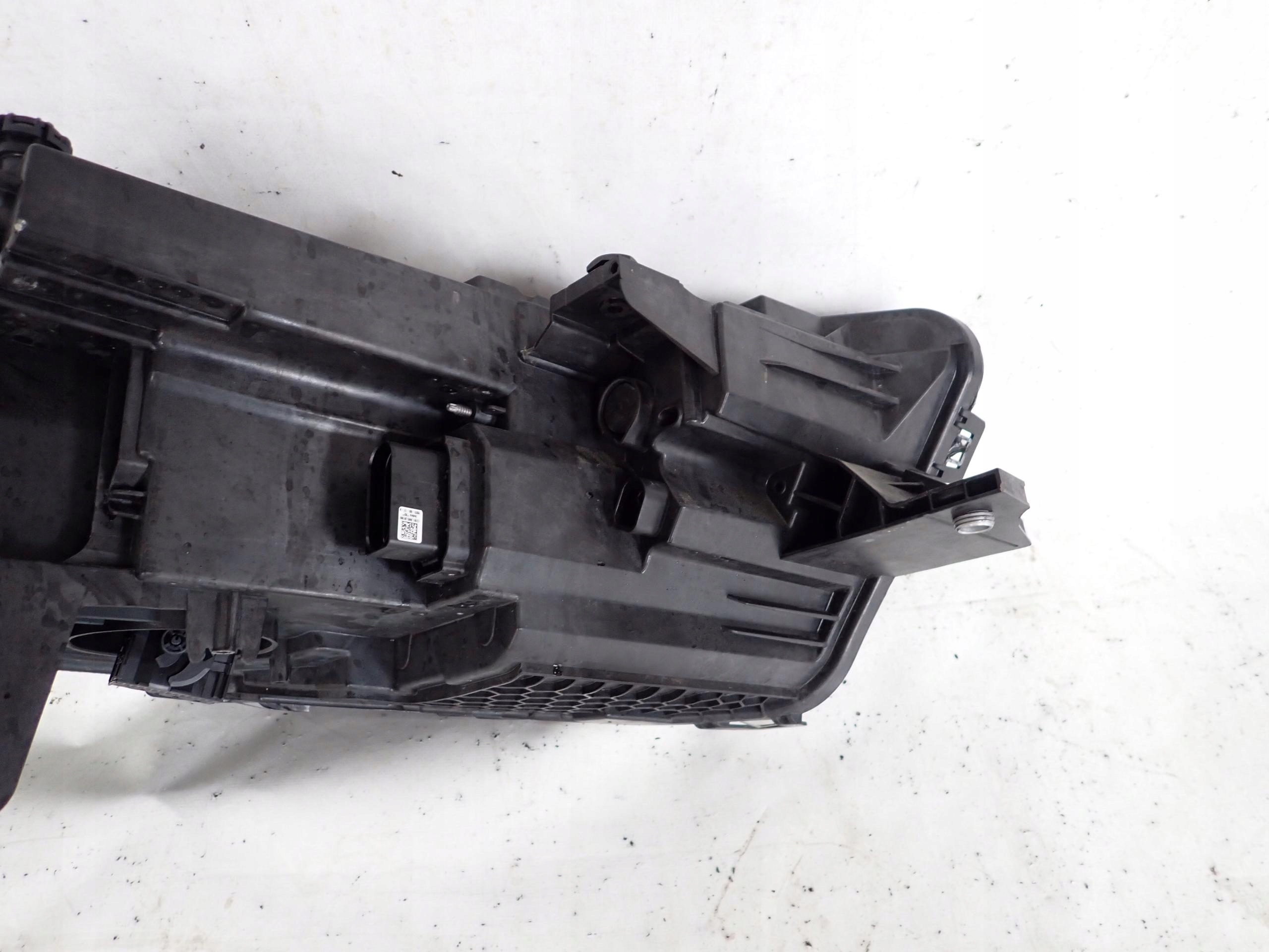 FORD TOURNEO CONNECT MK3 22- light left front LED 2KF941035