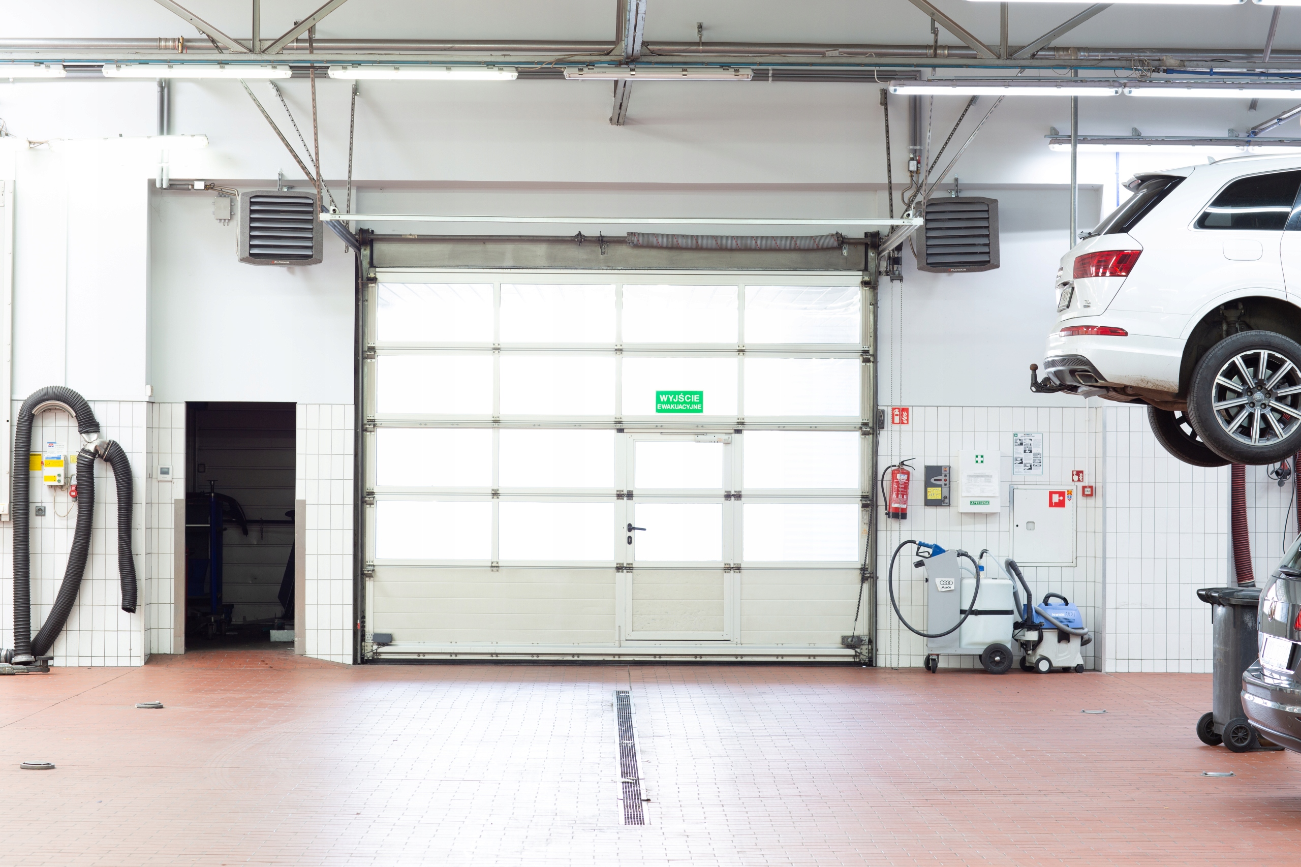 NAGRZEWNICA WODNA FLOWAIR 32,7 kW ZESTAW STEROWNIK KONSOLA MONTAŻOWA Moc grzewcza 32.7 kW