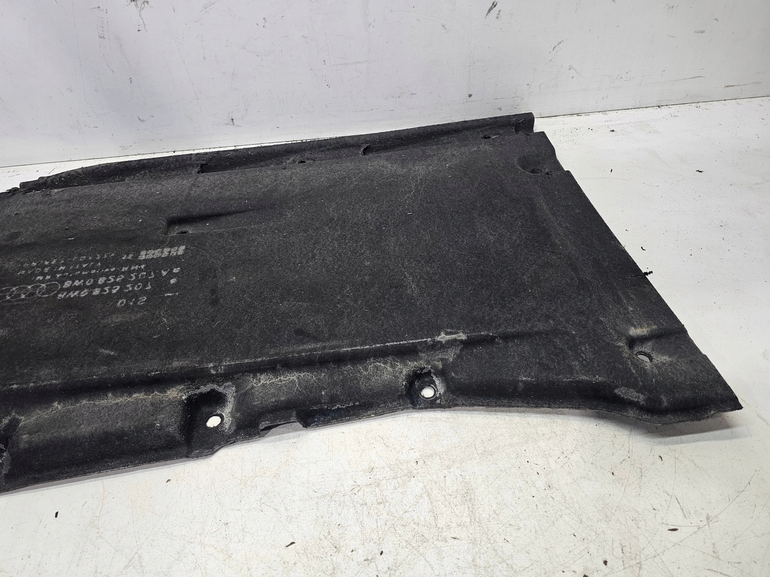 cover chassis left AUDI A4 B9 A5 8W 8W0825207 1/26