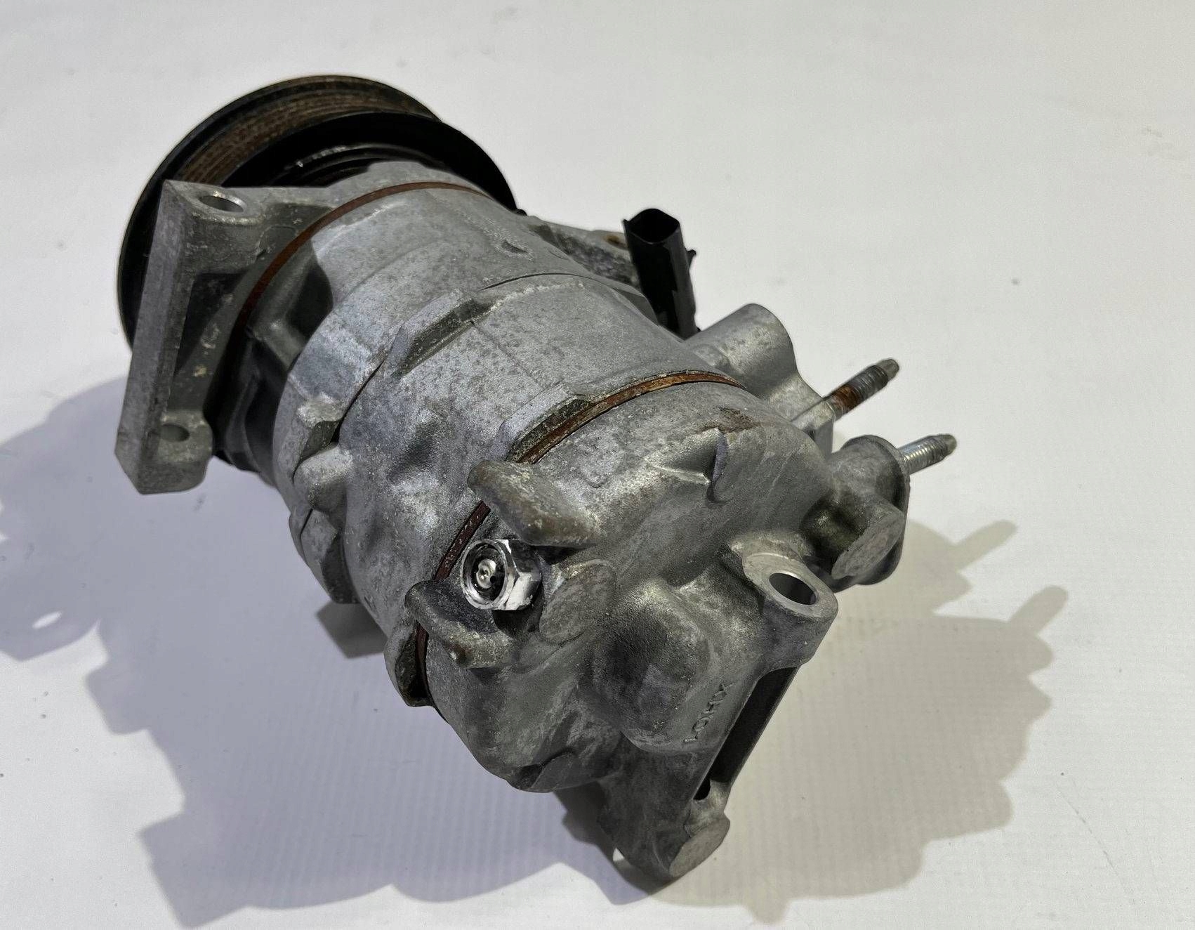 compressor; compressor of the air conditioning Dodge Durango v8 5.7 HEMI 2016-2024
