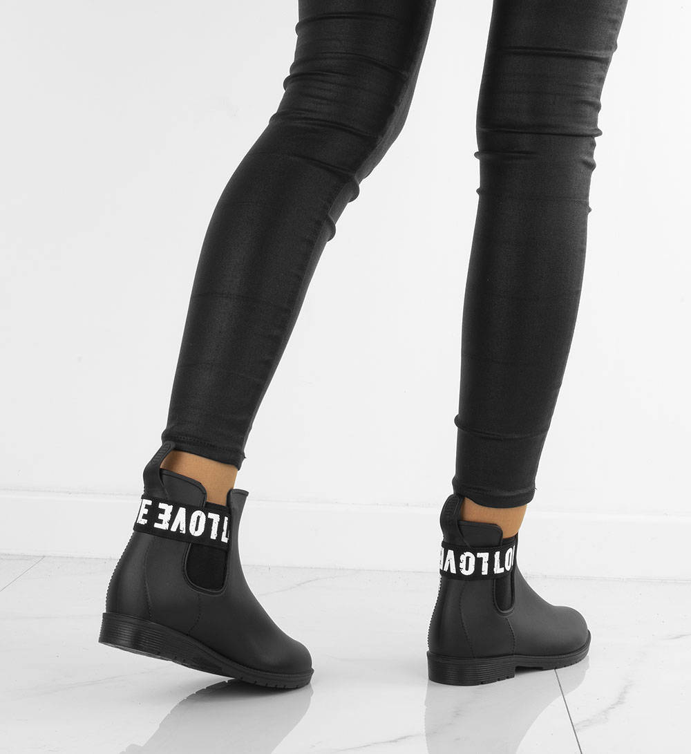 KRÓTKIE MATOWE KALOSZE Z GUMĄ BOTKI Z NAPISAMI 40 Wzór dominujący bez wzoru