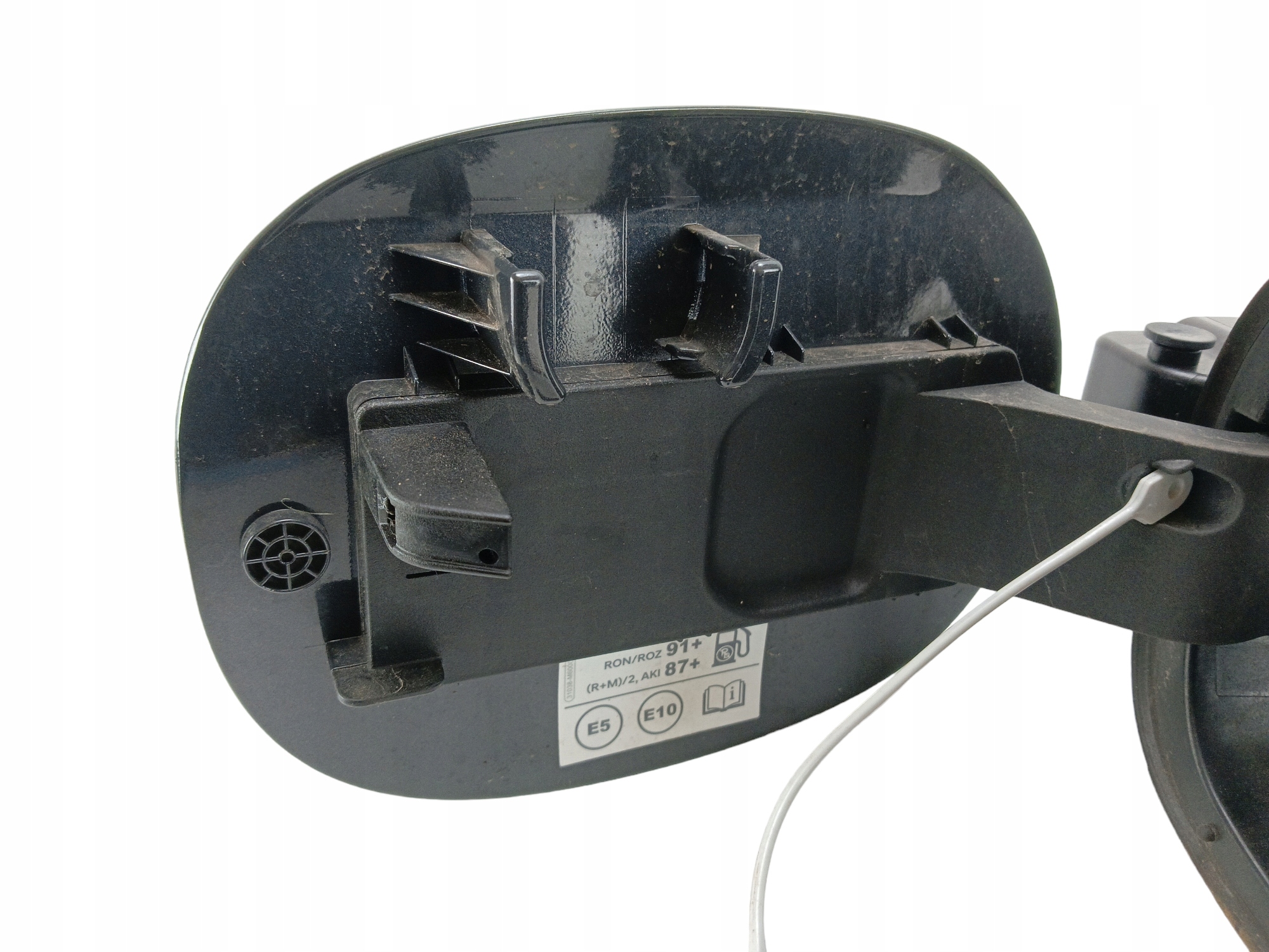 KLAPKA WLEWU PALIWA KIA PROCEED III 3 CD LIFT 69513-J7700 LAK: H8 Kolor czarny