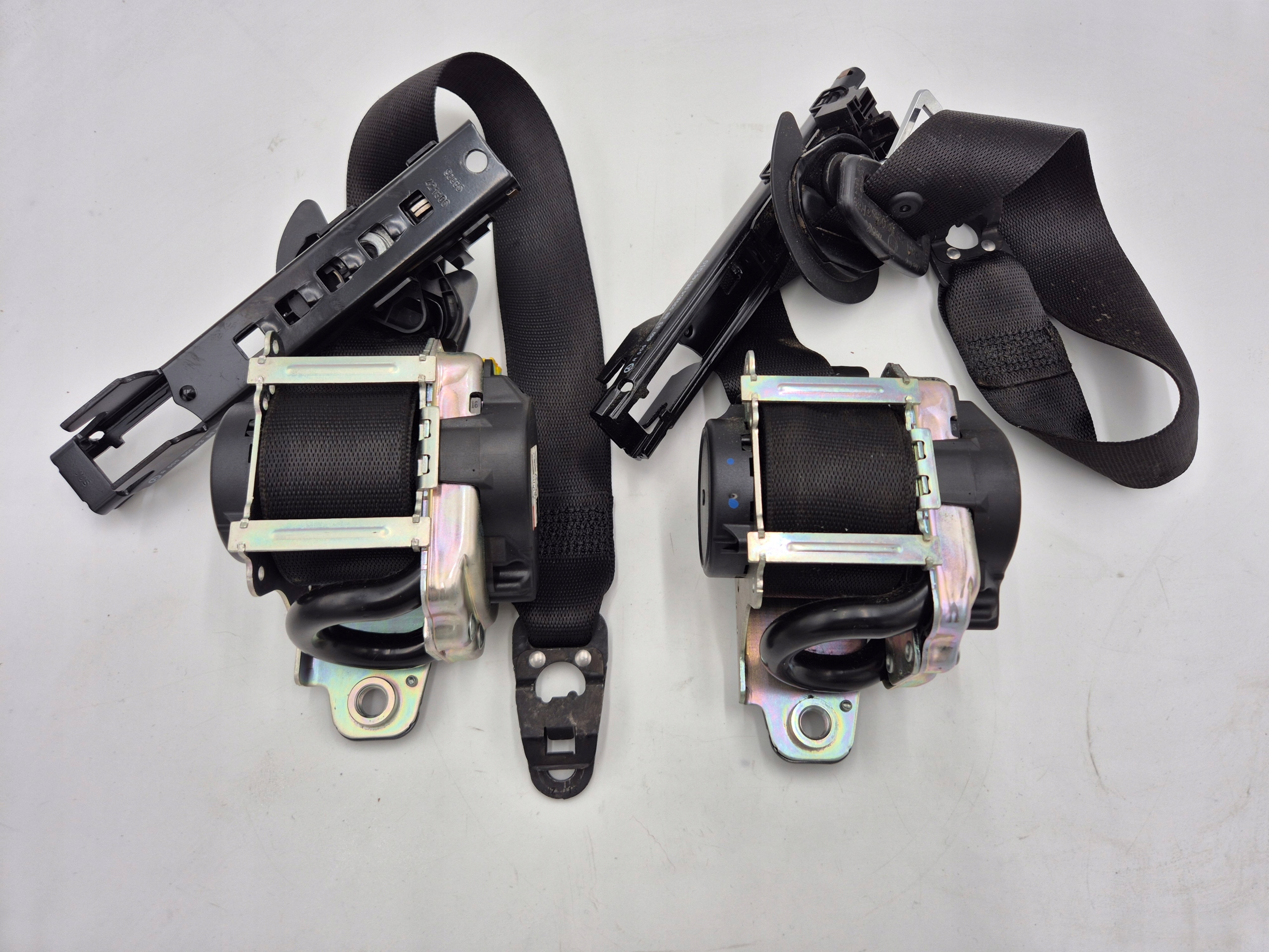 tension belt safety front front left 2058600185 MERCEDES W205 original