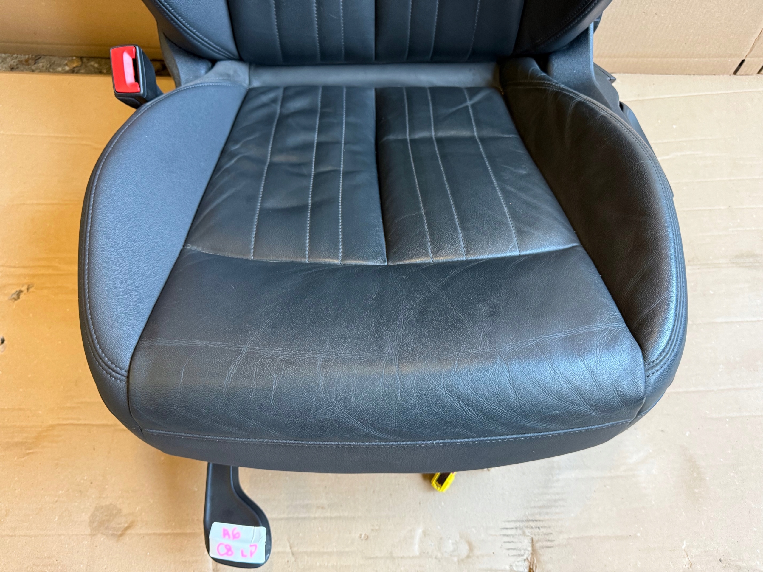 AUDI A6 C8 seat left front front driver´s leather GRZANY
