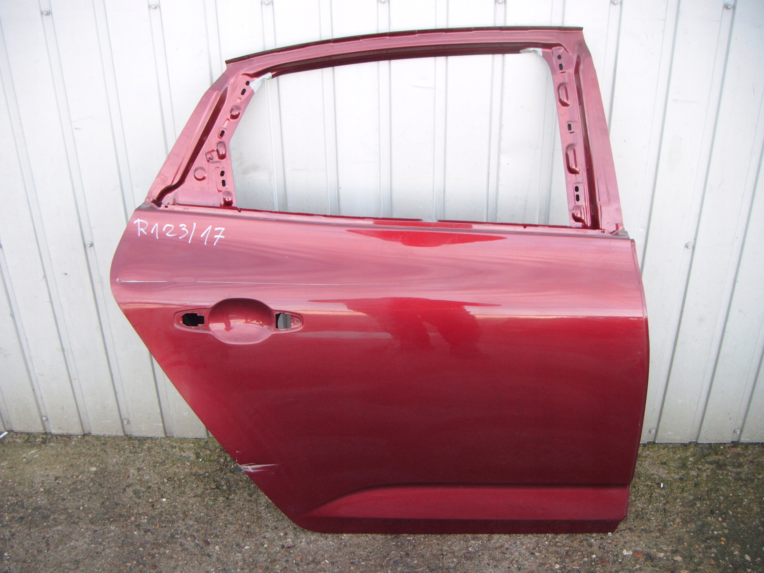 RENAULT TALISMAN DRZWI PRAWY TYŁ 821128702R