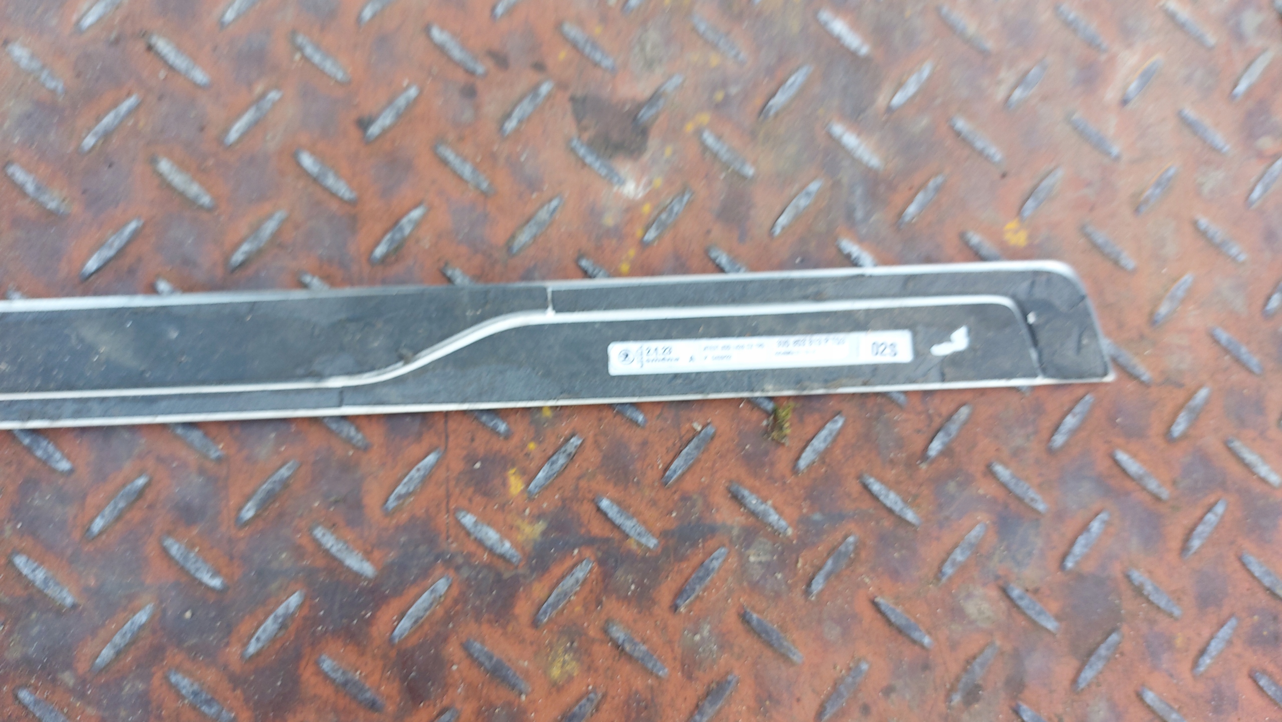 moulding threshold left left front SKODA SUPERB III