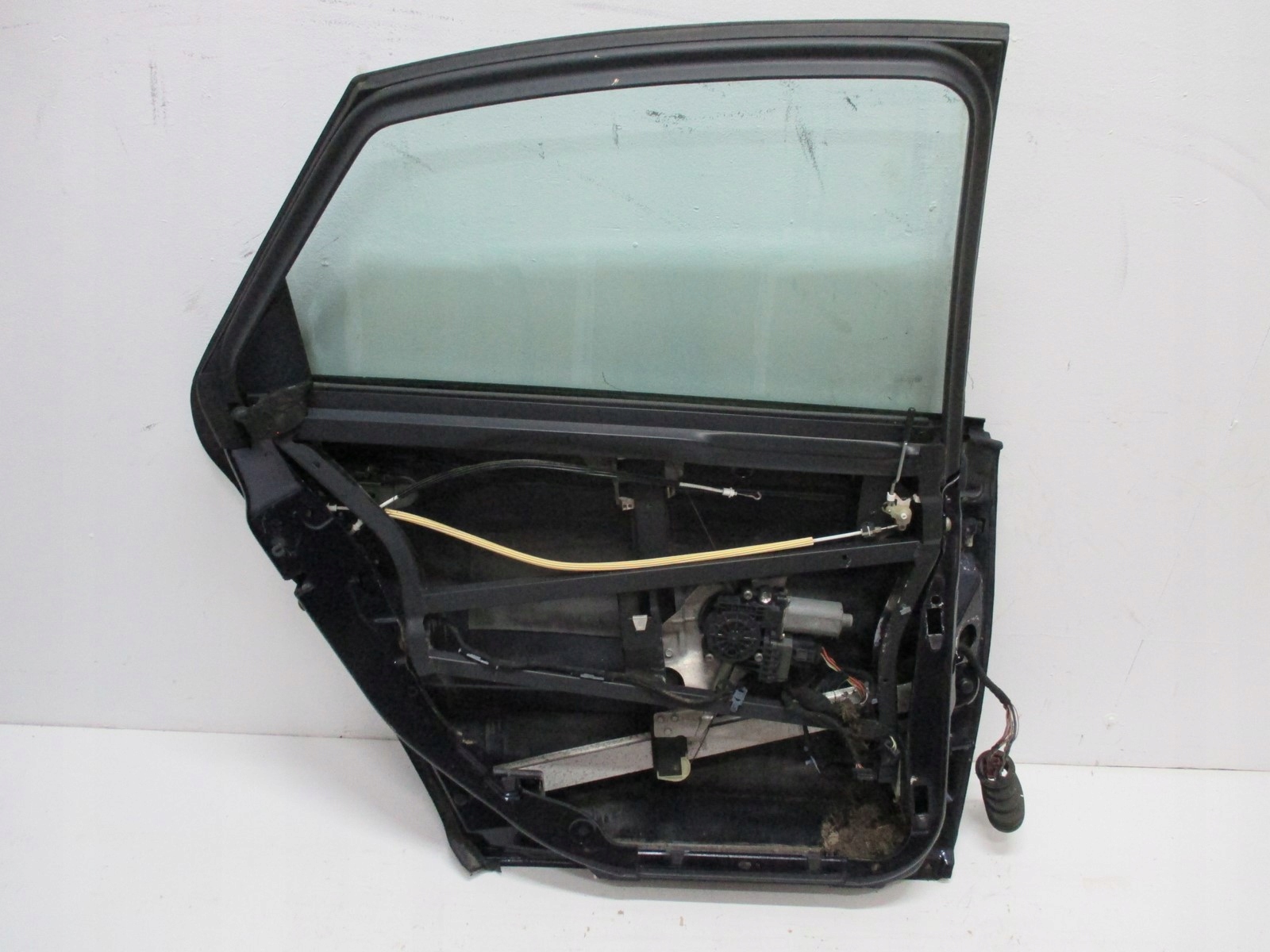 door left rear. AUDI A6 4B0 sedan