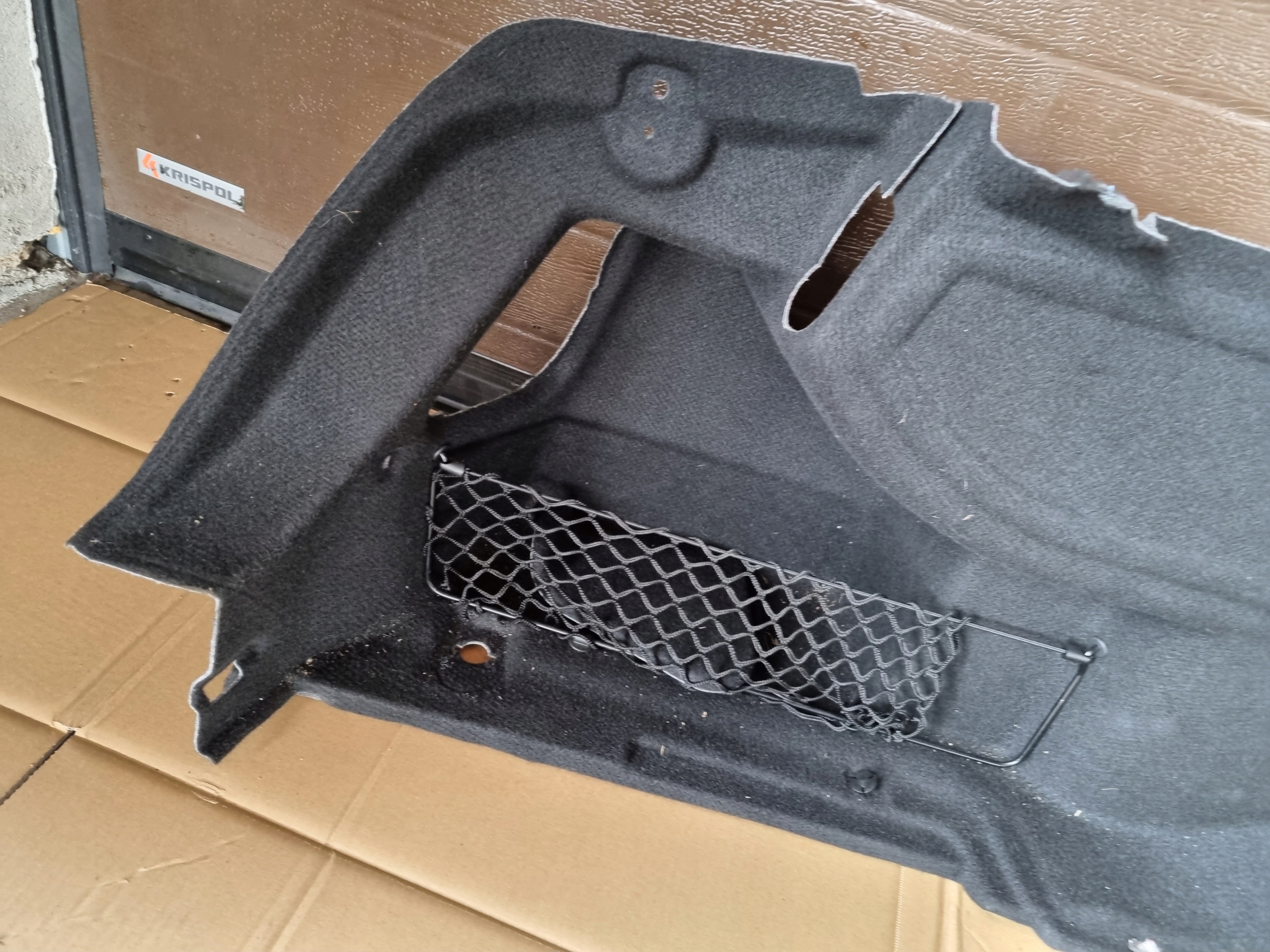 MERCEDES W204 COUPE BOCZEK BAGAŻNIKA LEWY