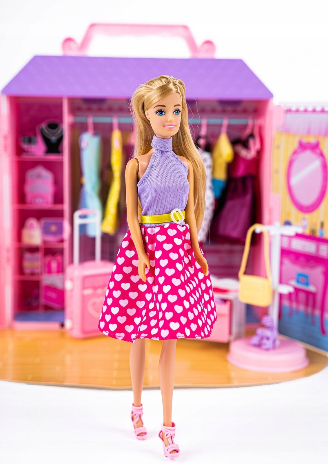 GARDEROBA WALIZKA SZAFA Z UBRANIAMI MEBLE LALKA Marka LandToys