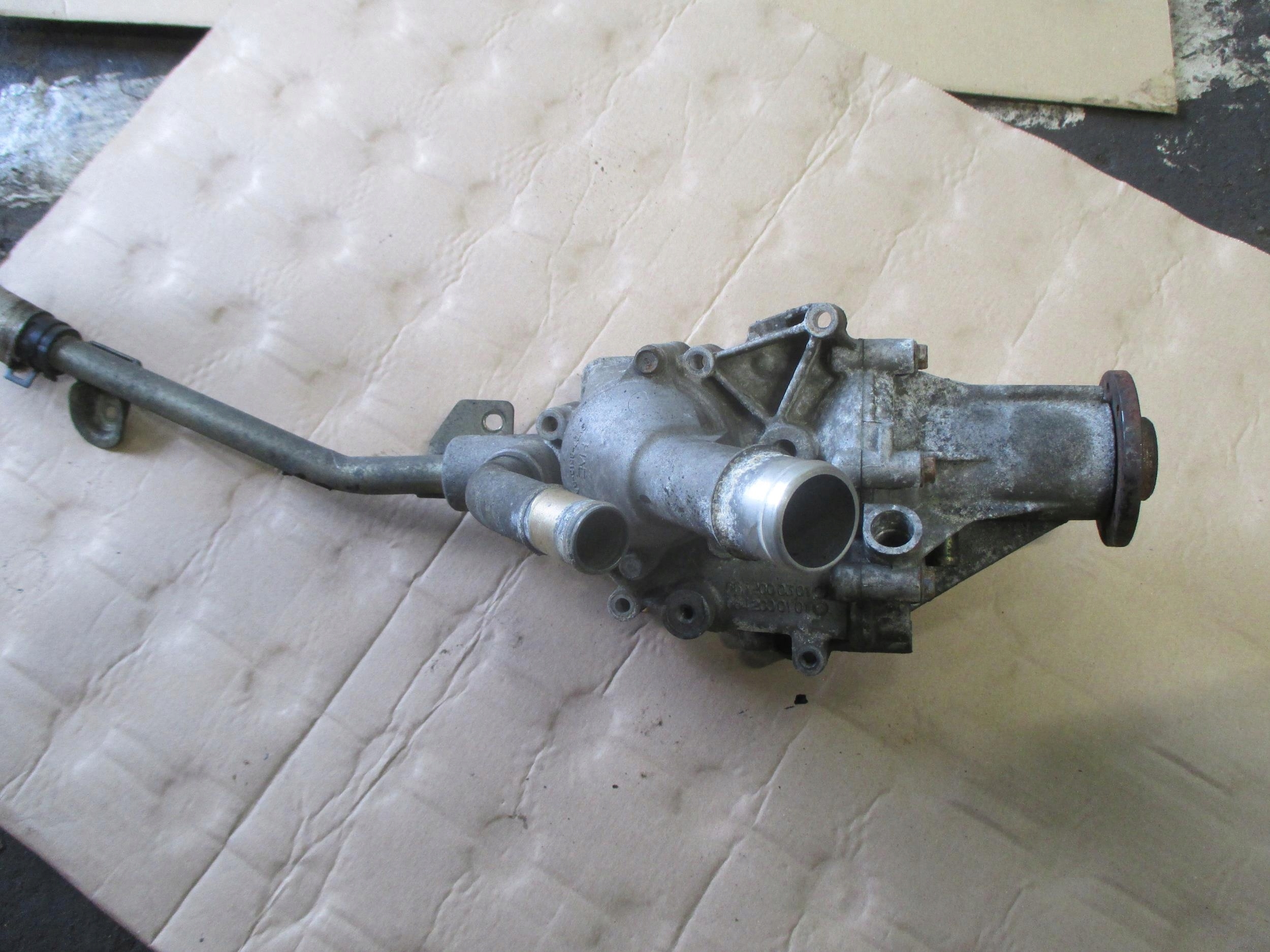 KYRON 2.0 XDI 05-14 OBUDOWA TERMOSTATU POMPA WODY