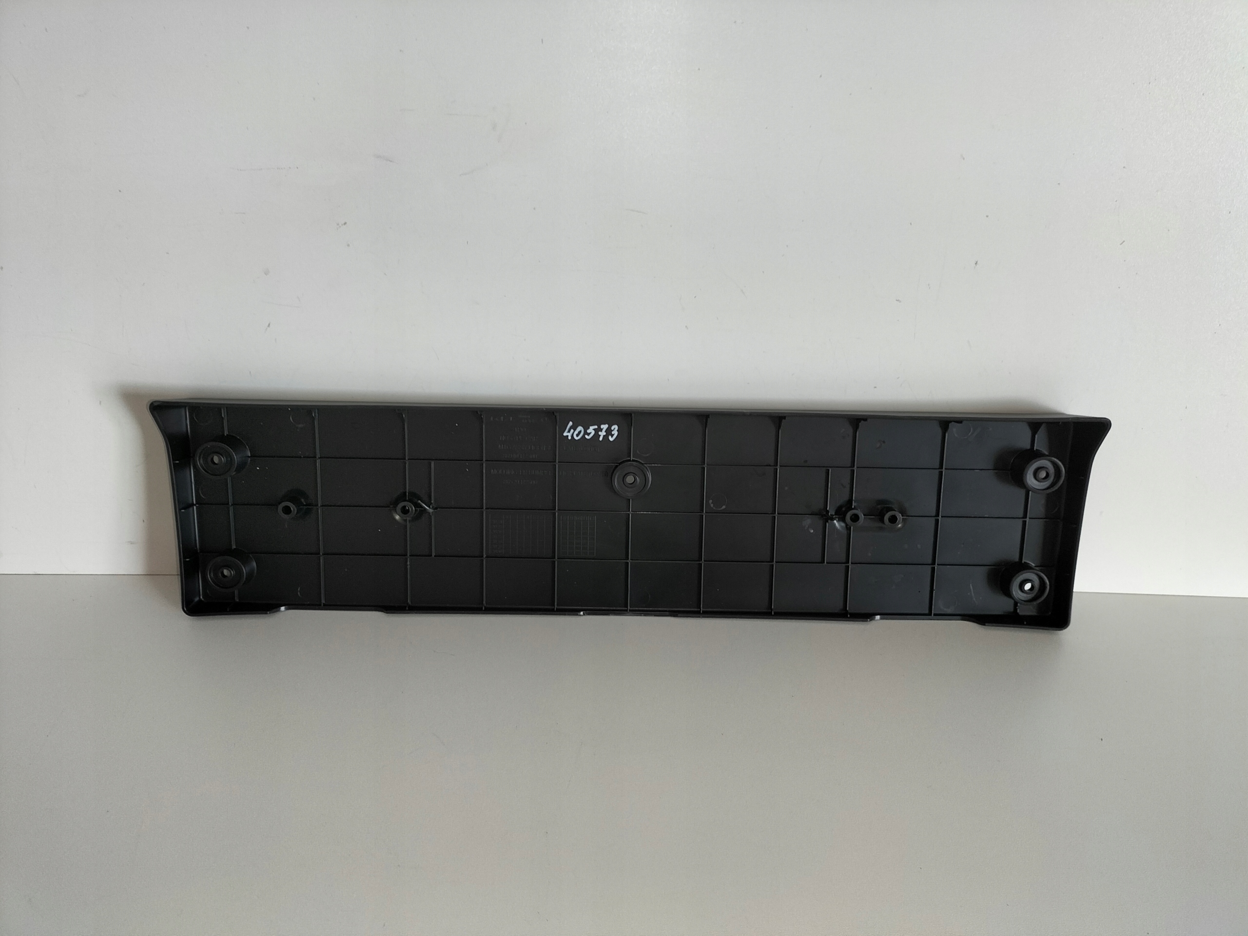 pad below tablice registration front KIA SPORTAGE 5 V LIFT 25