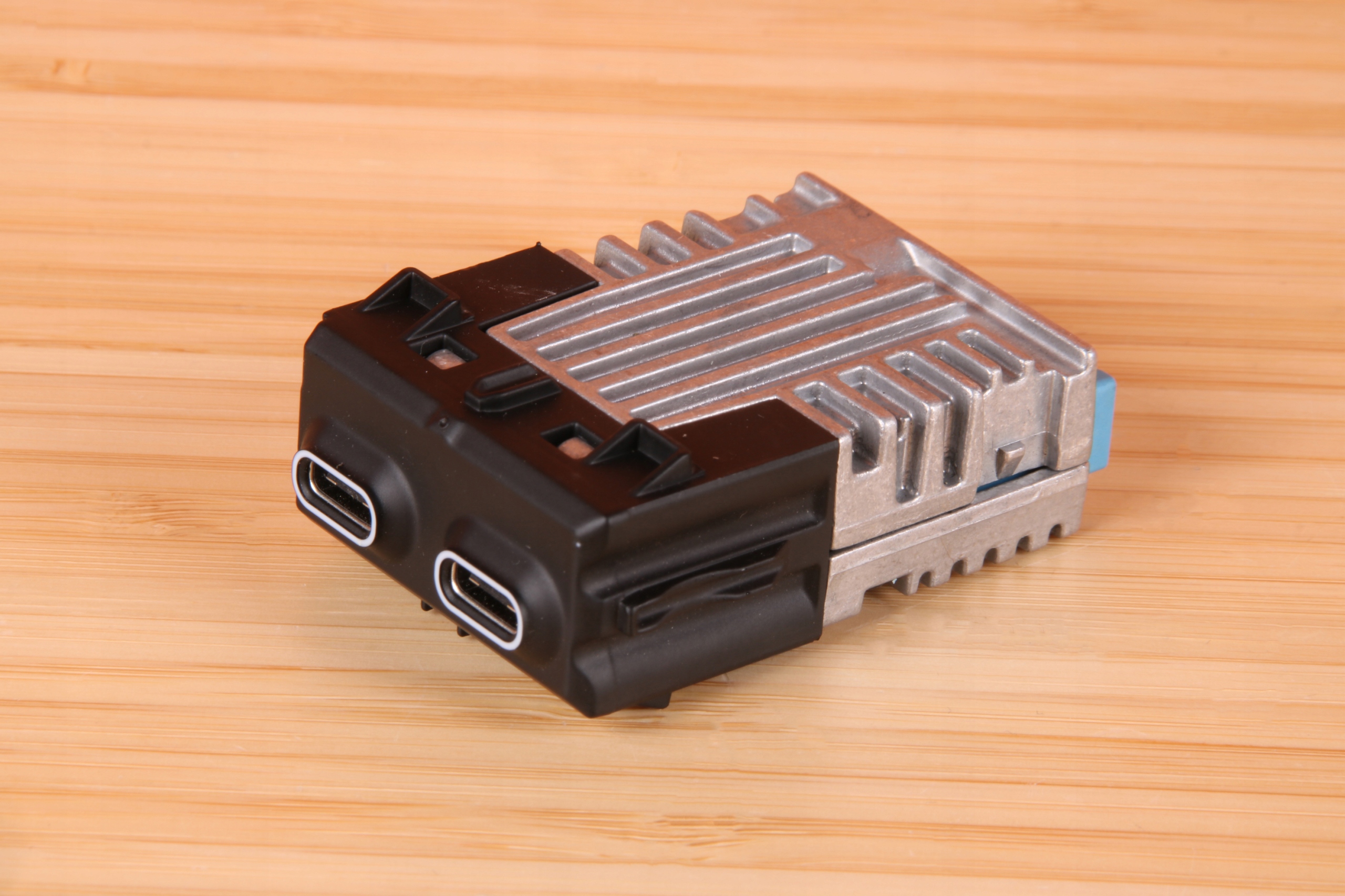 BMW 7 G70 iX I20 PODWOJNE adapter PORT USB 5A27DF9