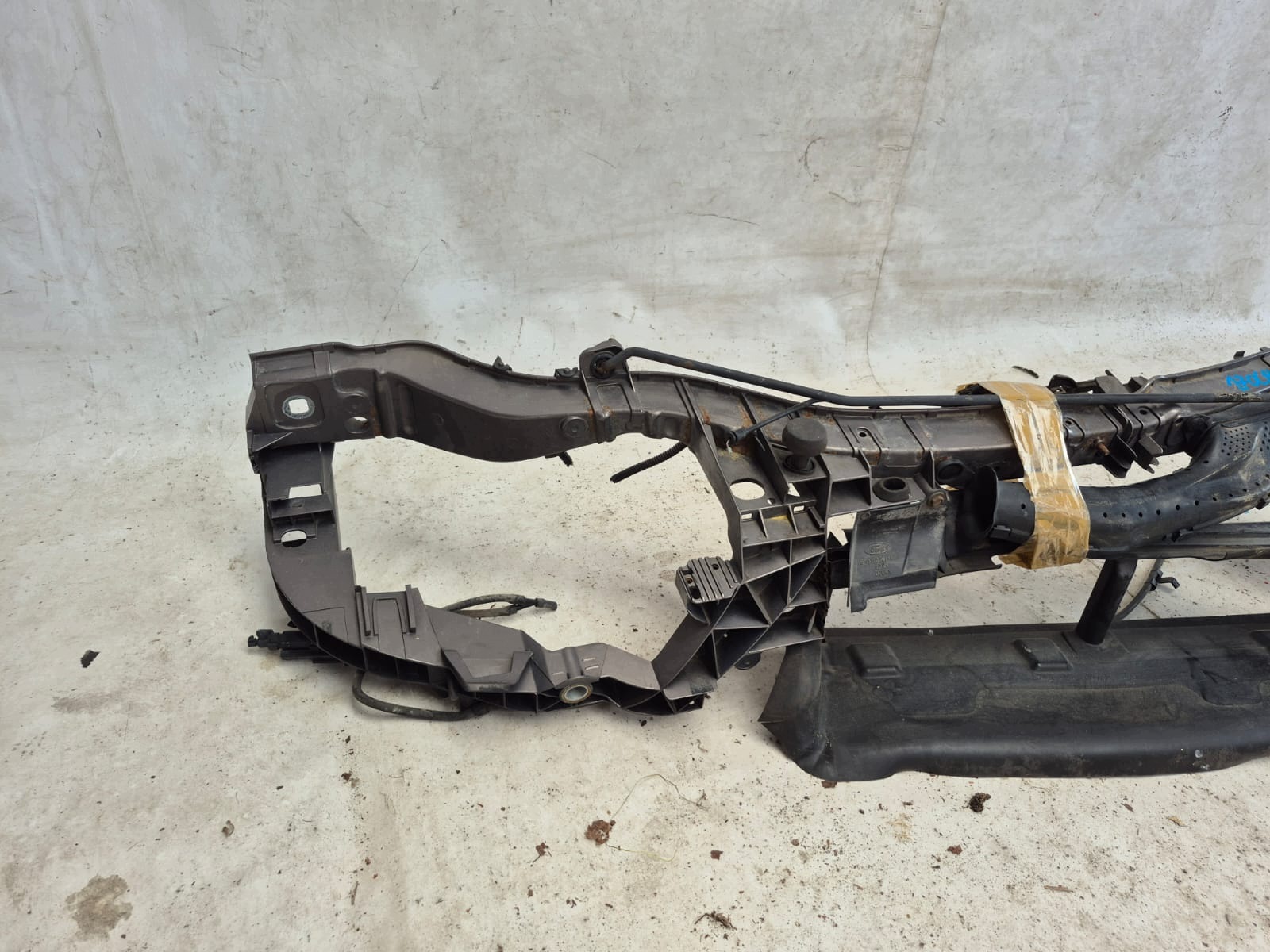 FORD FOCUS MK3 11- front body wall front pillar iron intake BM51-8B041-B