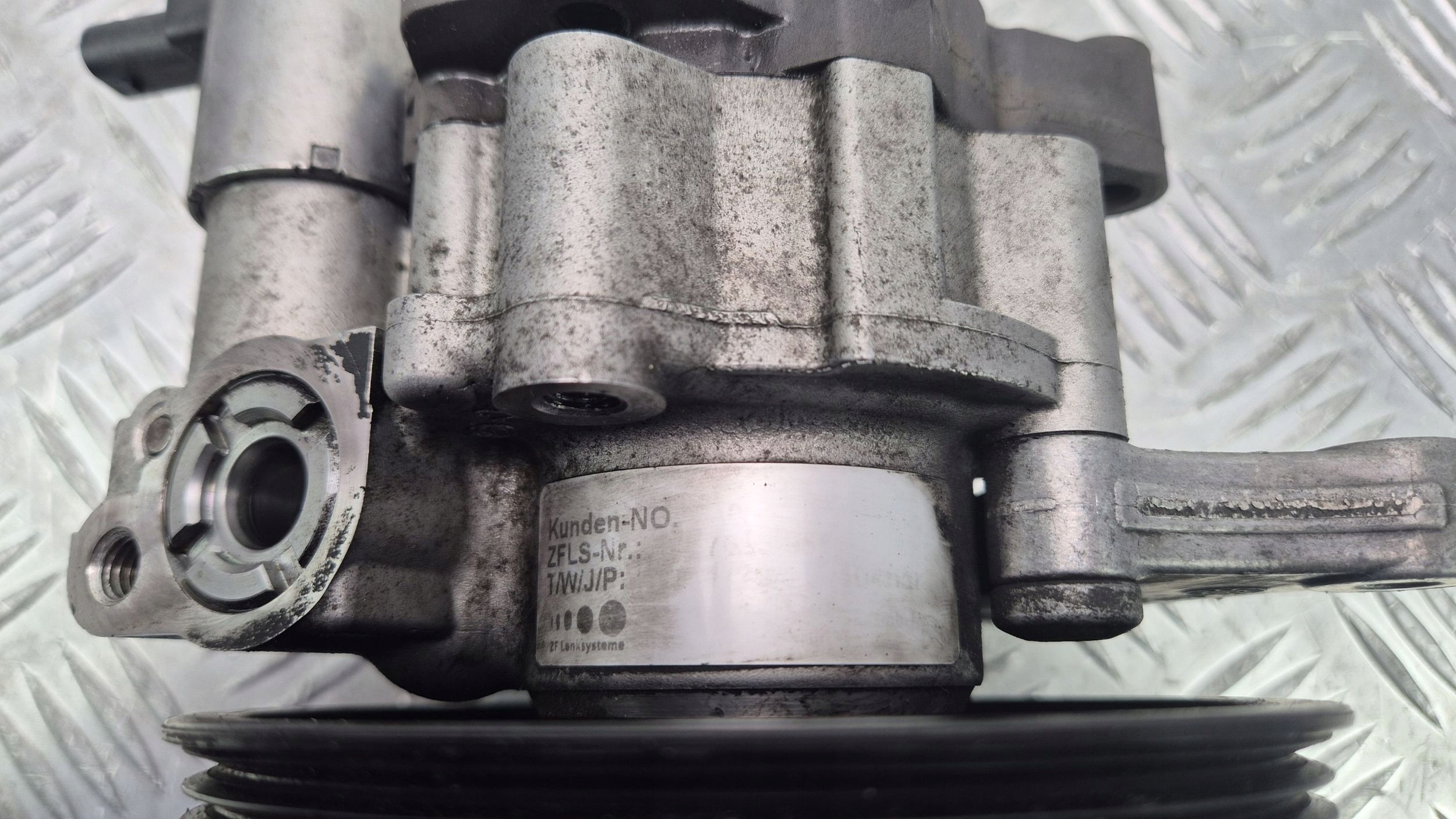 Mercedes C250 CGI W204 servo pump A0054668201