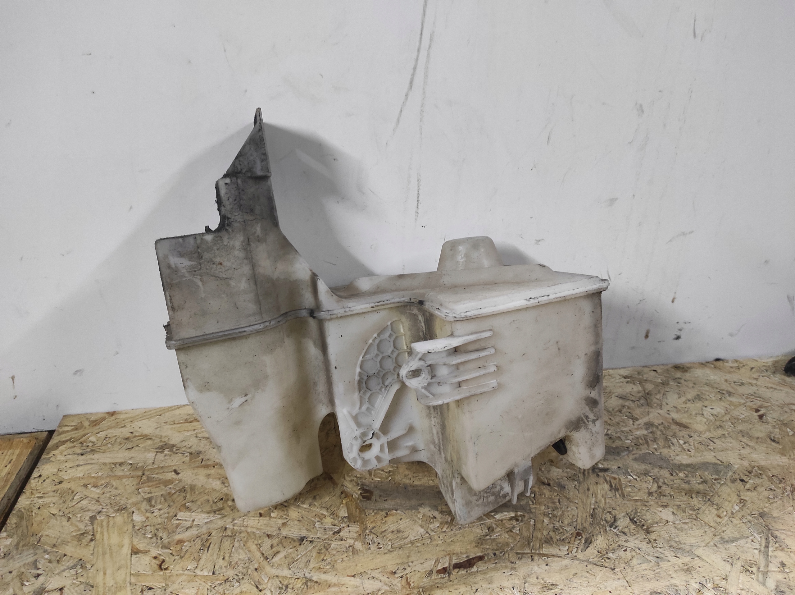 Volkswagen OE 7H0 955 453 washer fluid tank