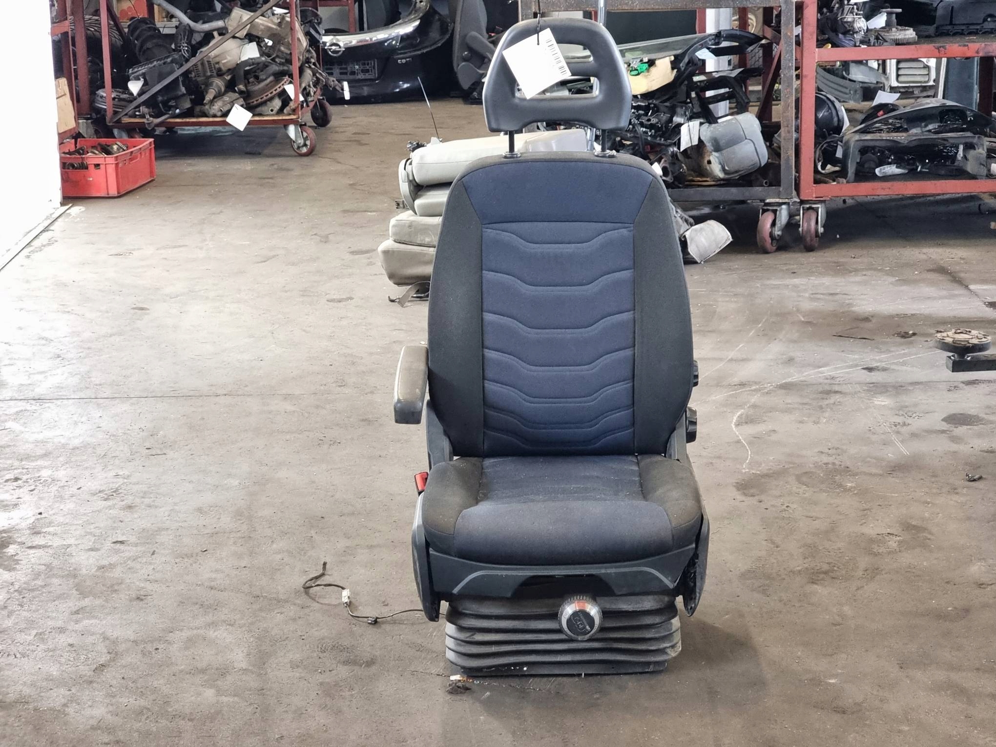 seat front driver´s PNEUMATYCZNY IVECO DAILY 35S18