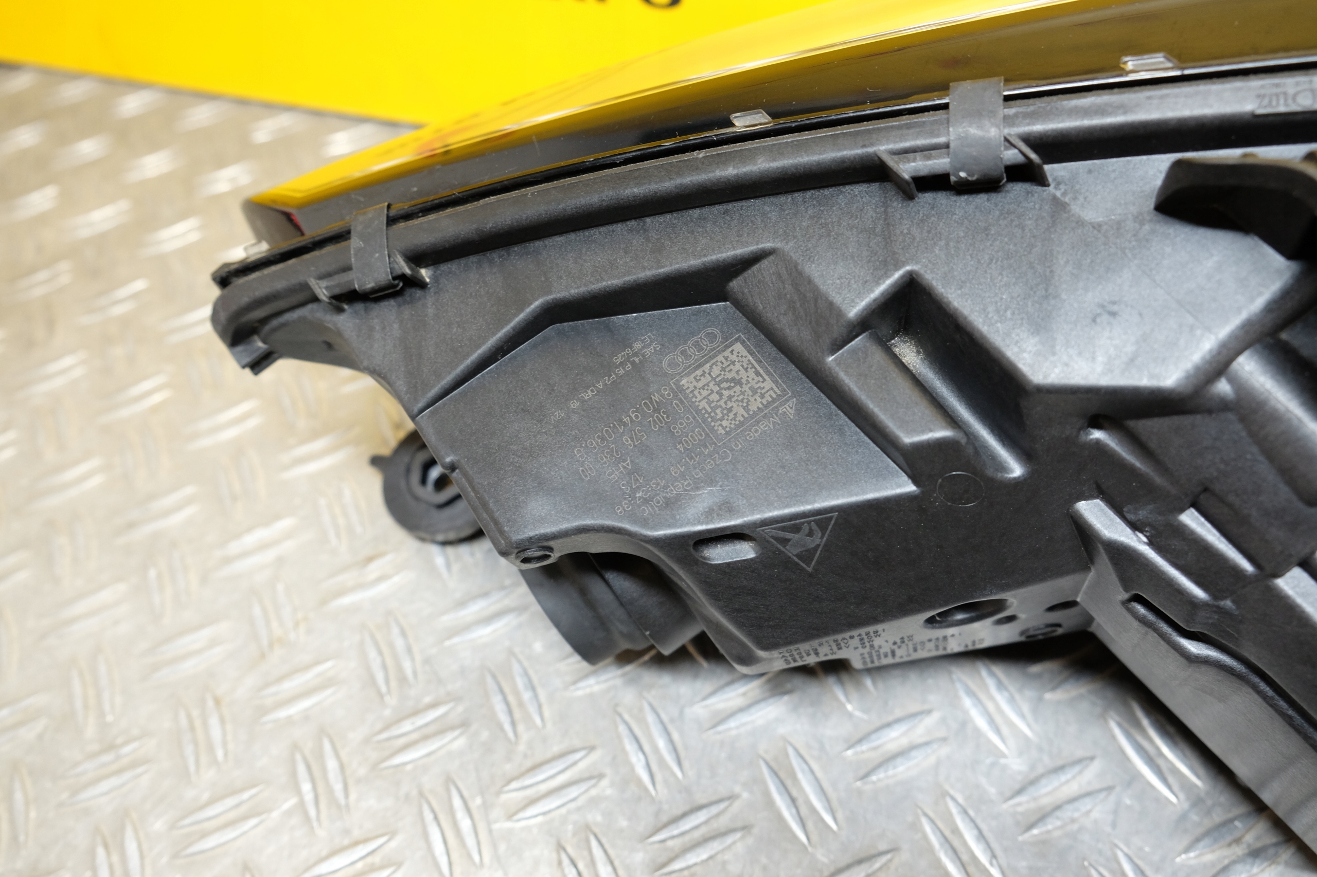 AUDI A4 B9 LIFT 2019- REFLEKTOR LAMPA LED MATRIX PRAWA USA Wersja Amerykańska