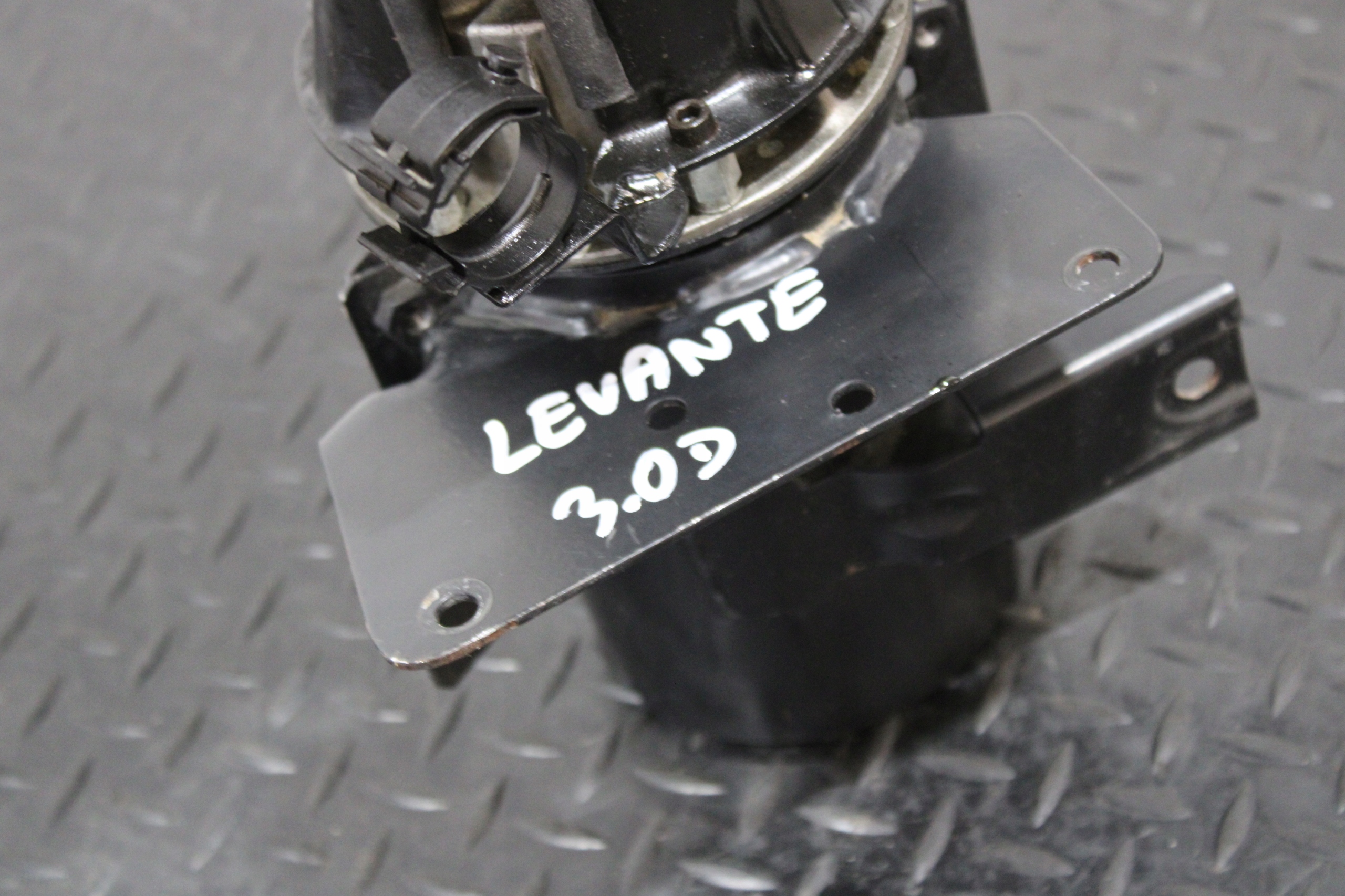 Gehäuse filter FILTER des Kraftstoffsbehälters MASERATI LEVANTE M161