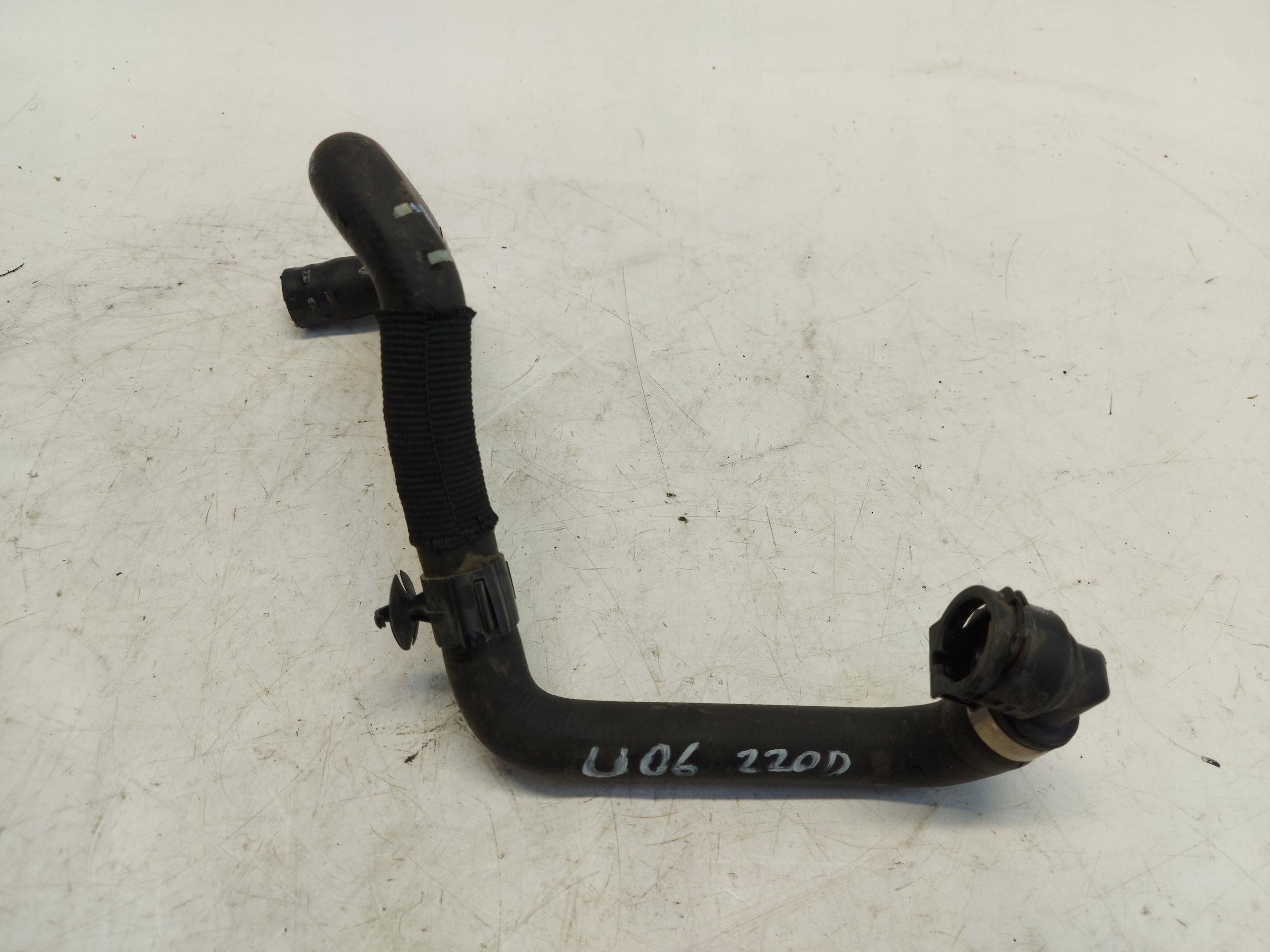 BMW U06 220d hadice vedení vody 8832960