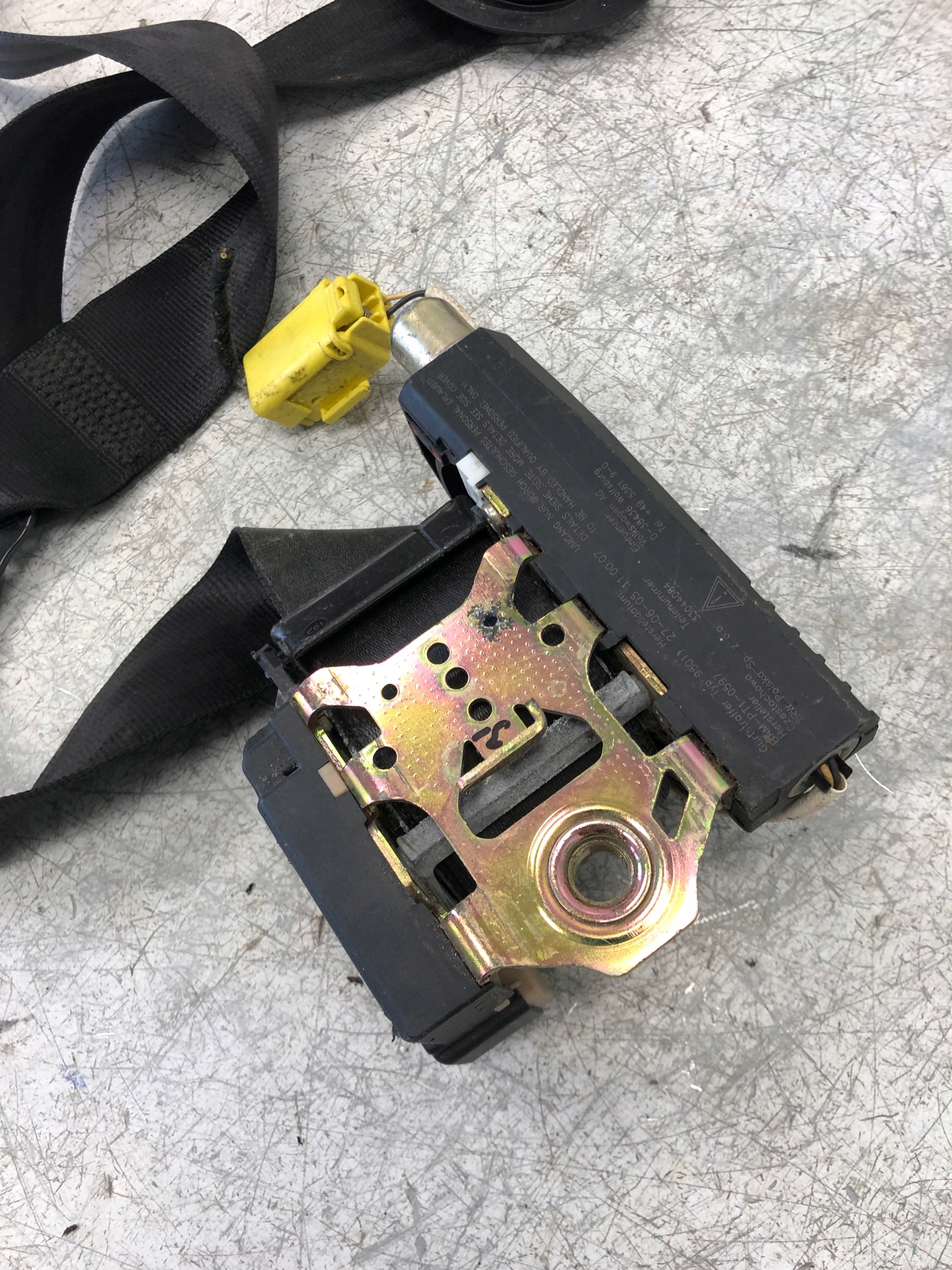 tension belt safety left front TOURAN 1T1857705A
