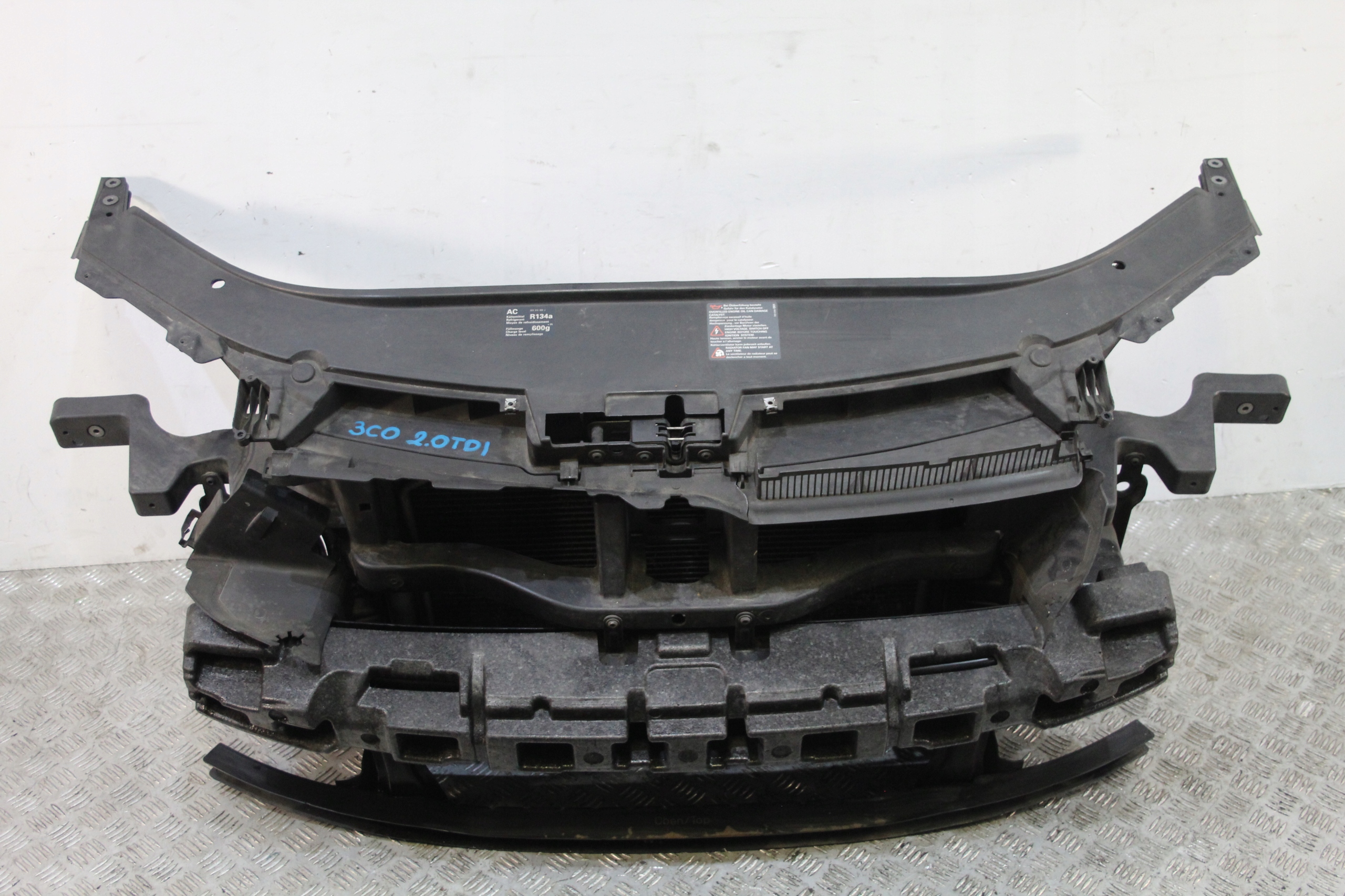 PAS PRZEDNI CHŁODNICE VW PASSAT 3C 3C0 3C9