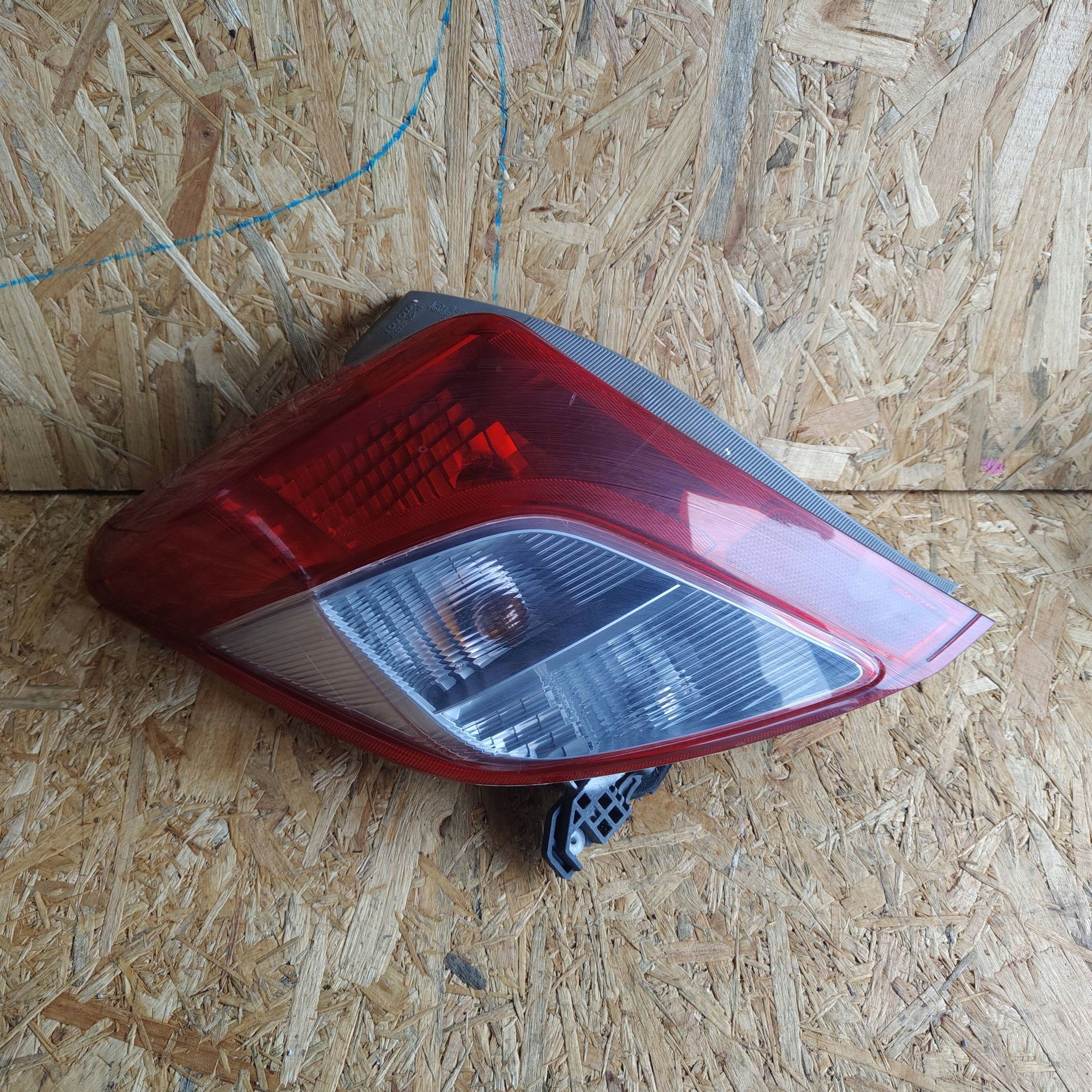 light rear rear part side left Toyota Yaris