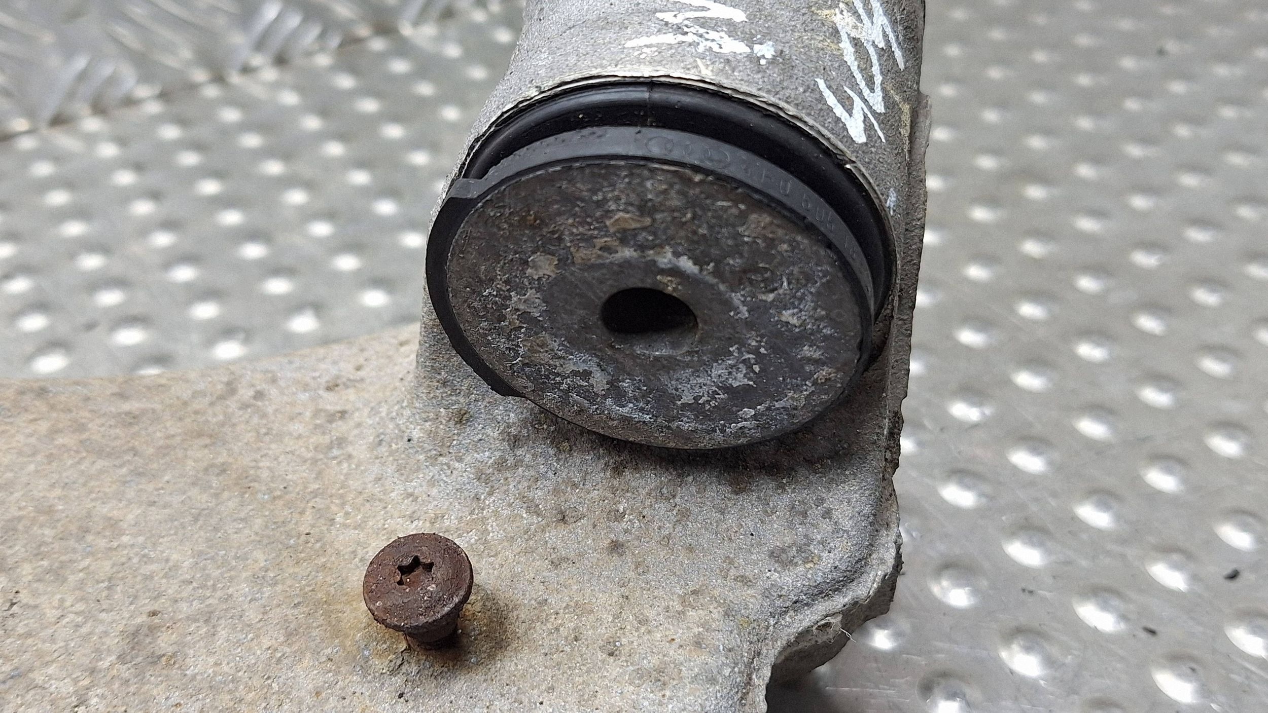 Querlenker links heck 8E0505311AE AUDI A4 B6 B7