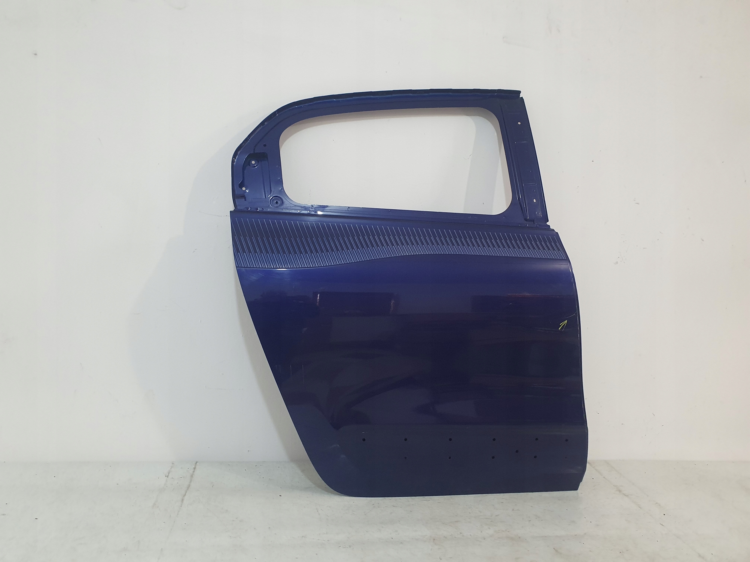RENAULT TWINGO III 14- door right rear part rear. right