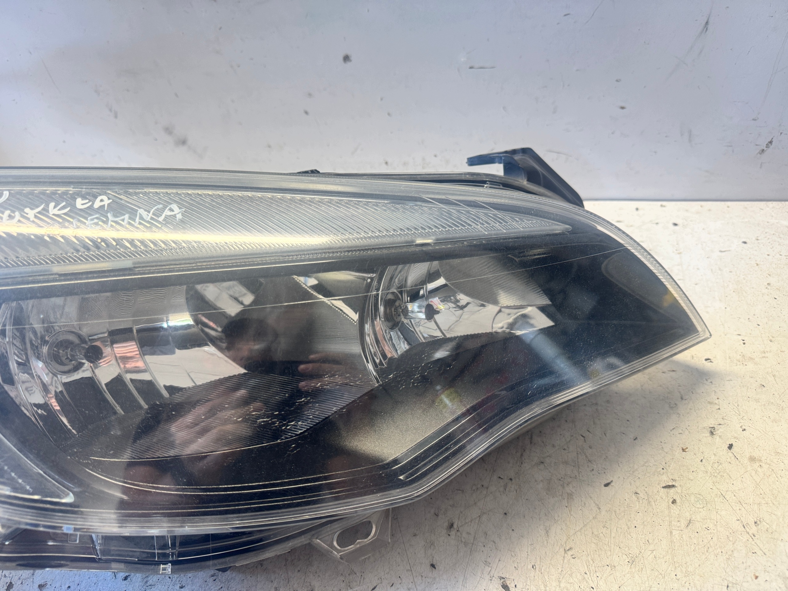 OPEL ASTRA J LIFT REFLEKTOR right front light right CIEMNA H7 13371596 EU
