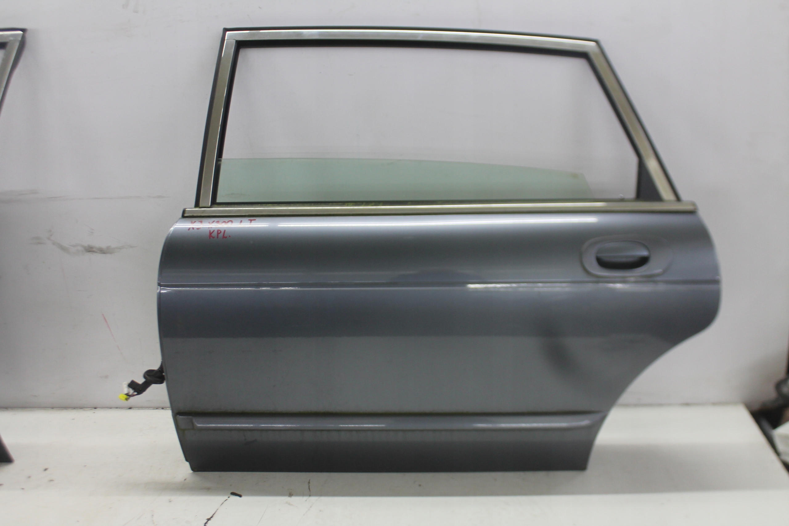 door left rear part left rear. JAGUAR XJ V X300 94-97