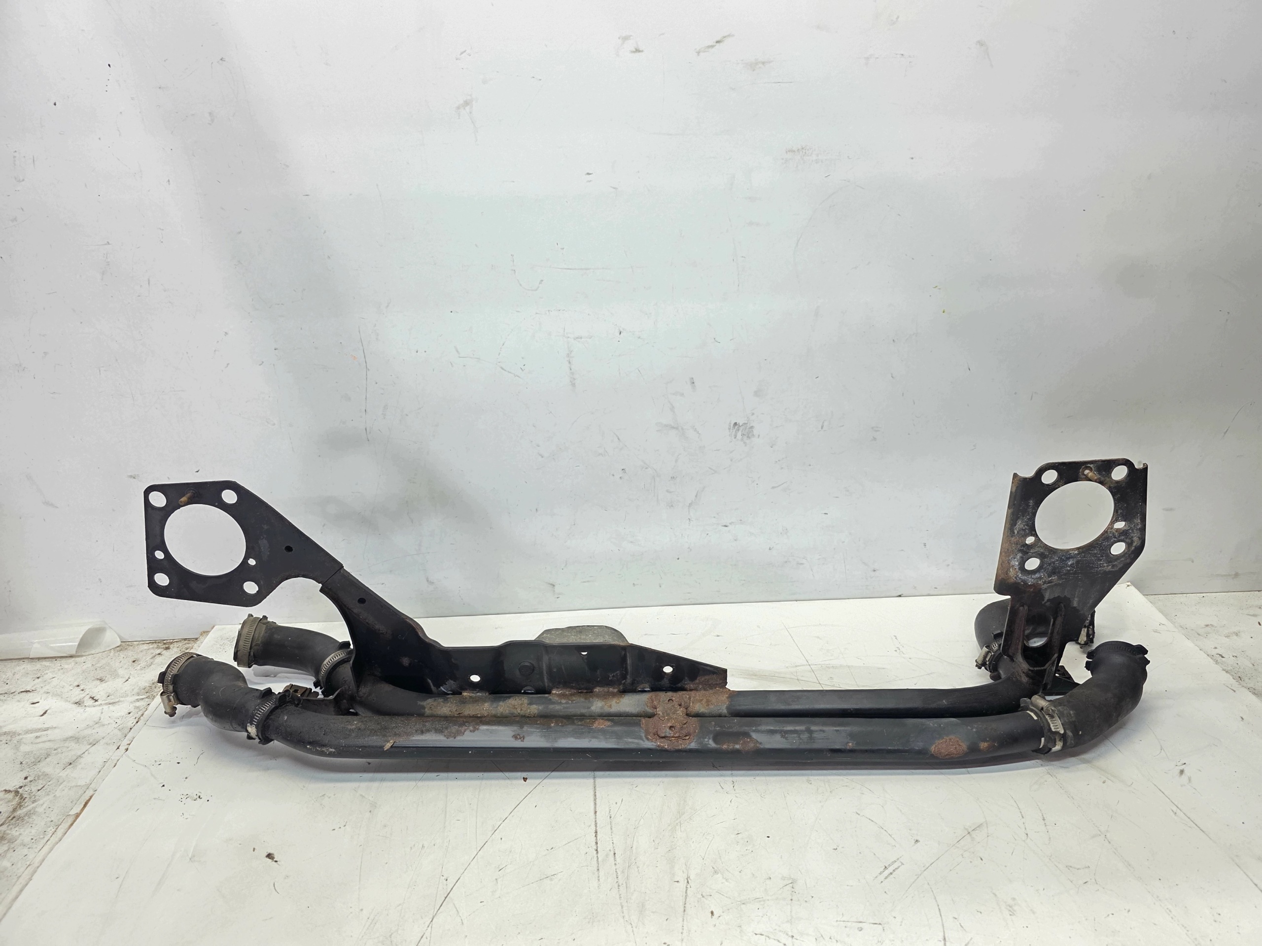 trouba vedení intercoolera Z stěny předního AUDI A4 B7 2.5 TDI 8E0199521BM